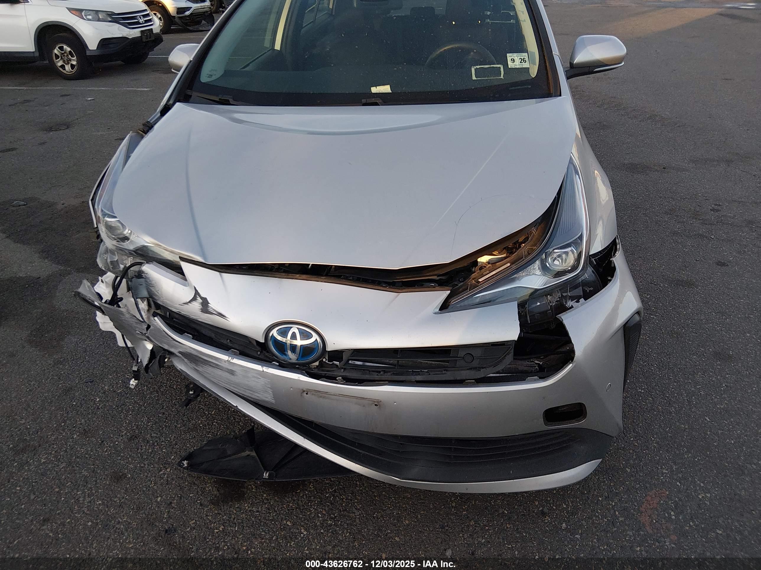 TOYOTA PRIUS image 6