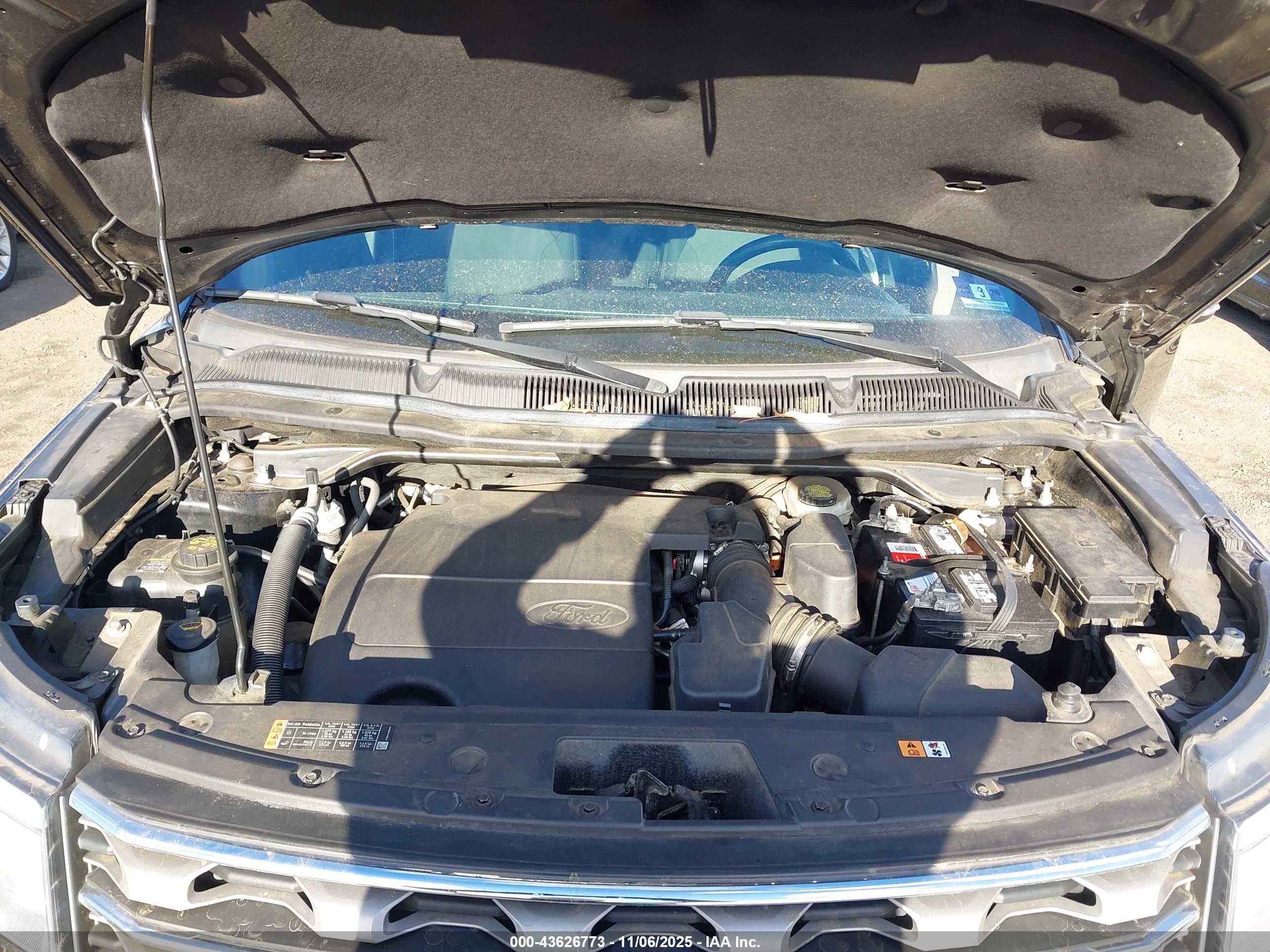 FORD EXPLORER image 10