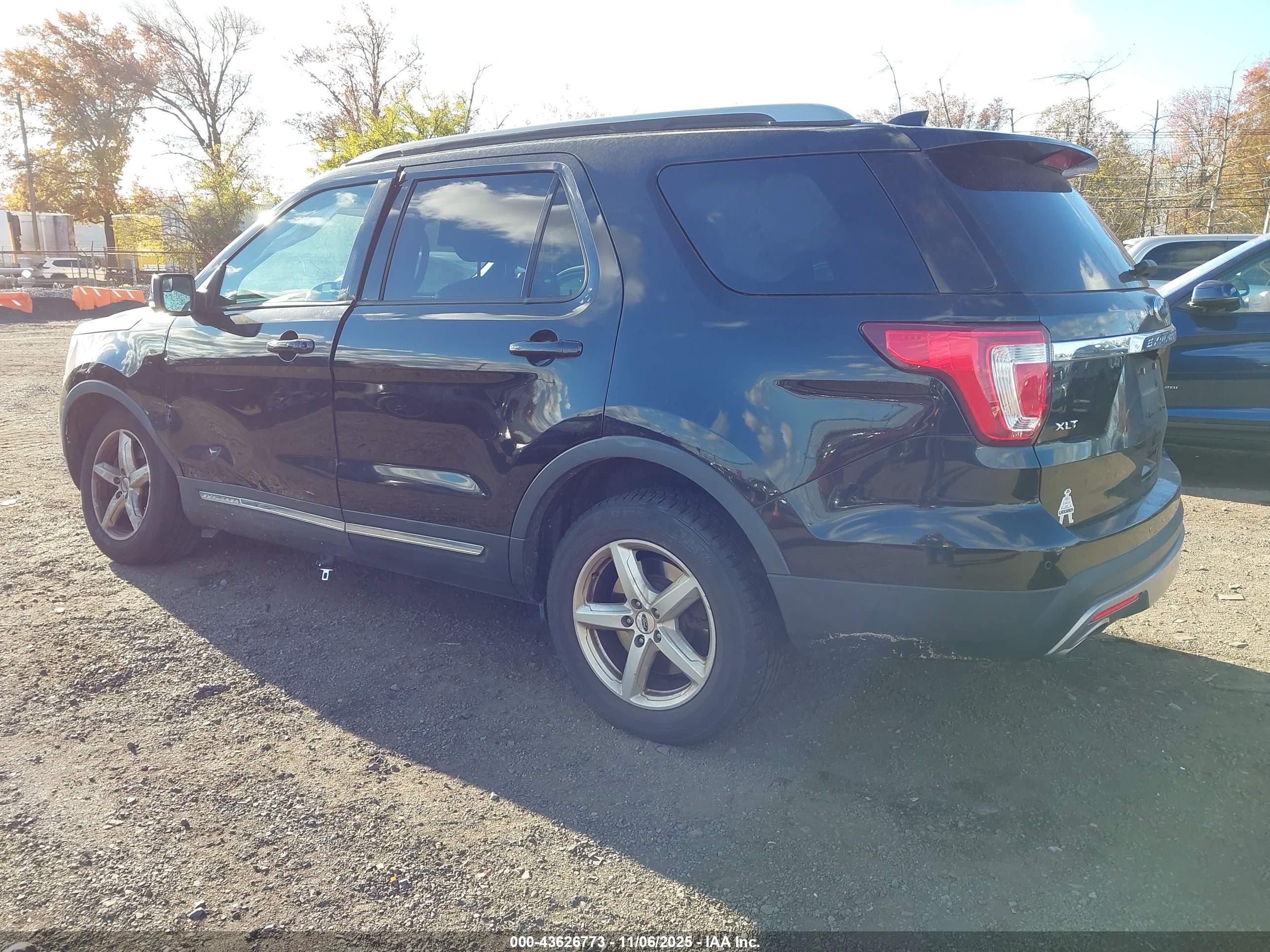 FORD EXPLORER image 3