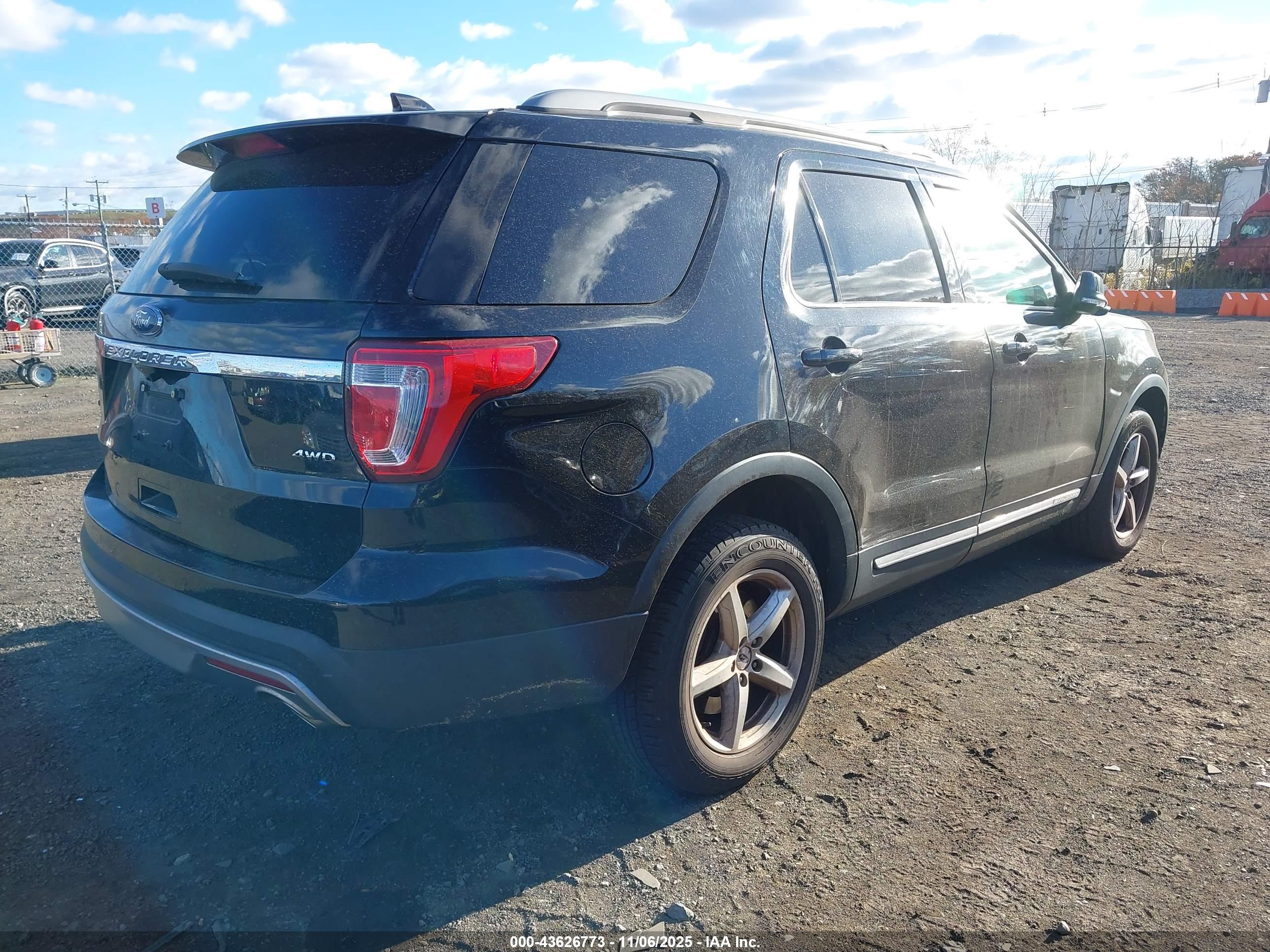 FORD EXPLORER image 4