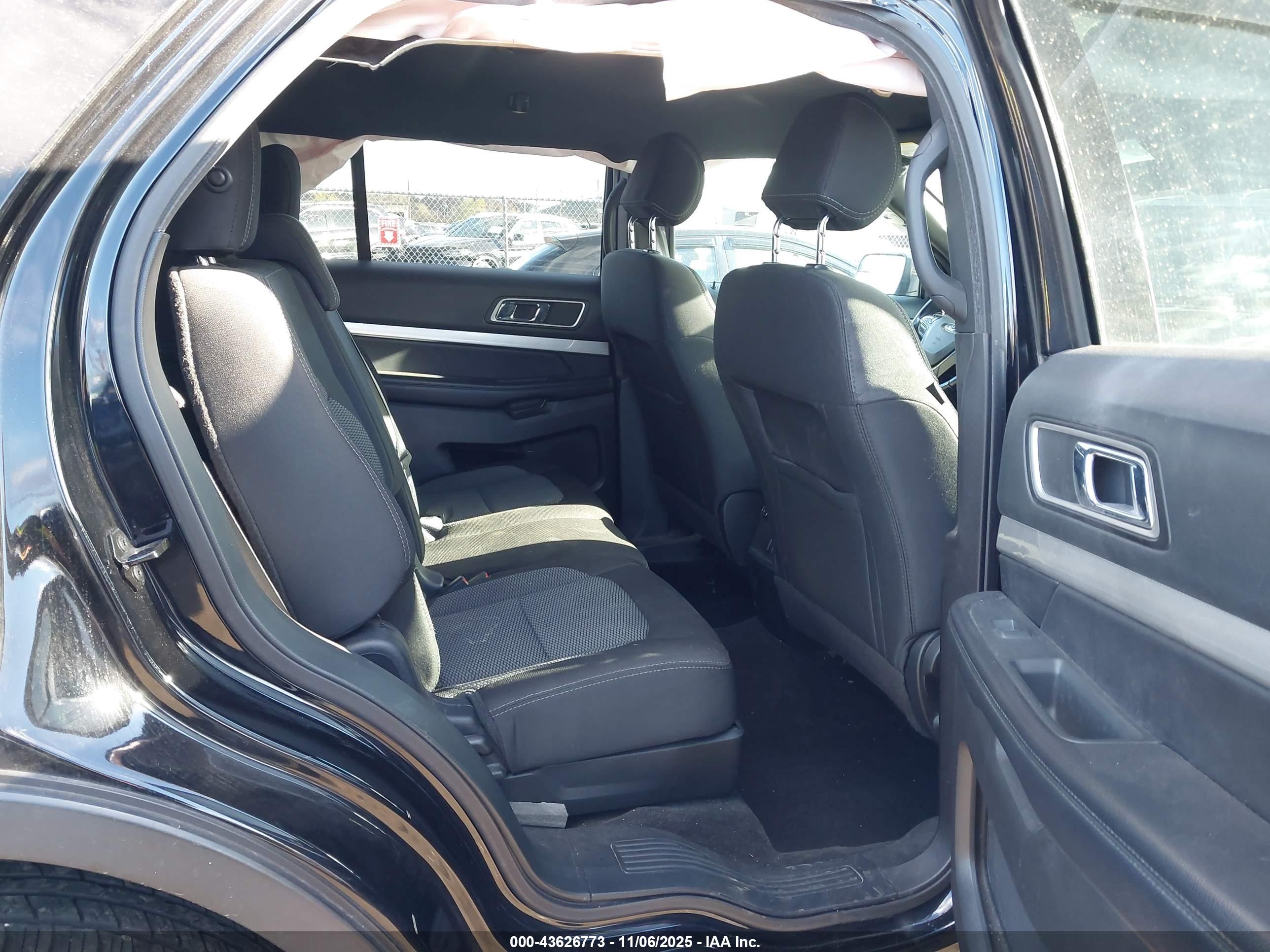 FORD EXPLORER image 8