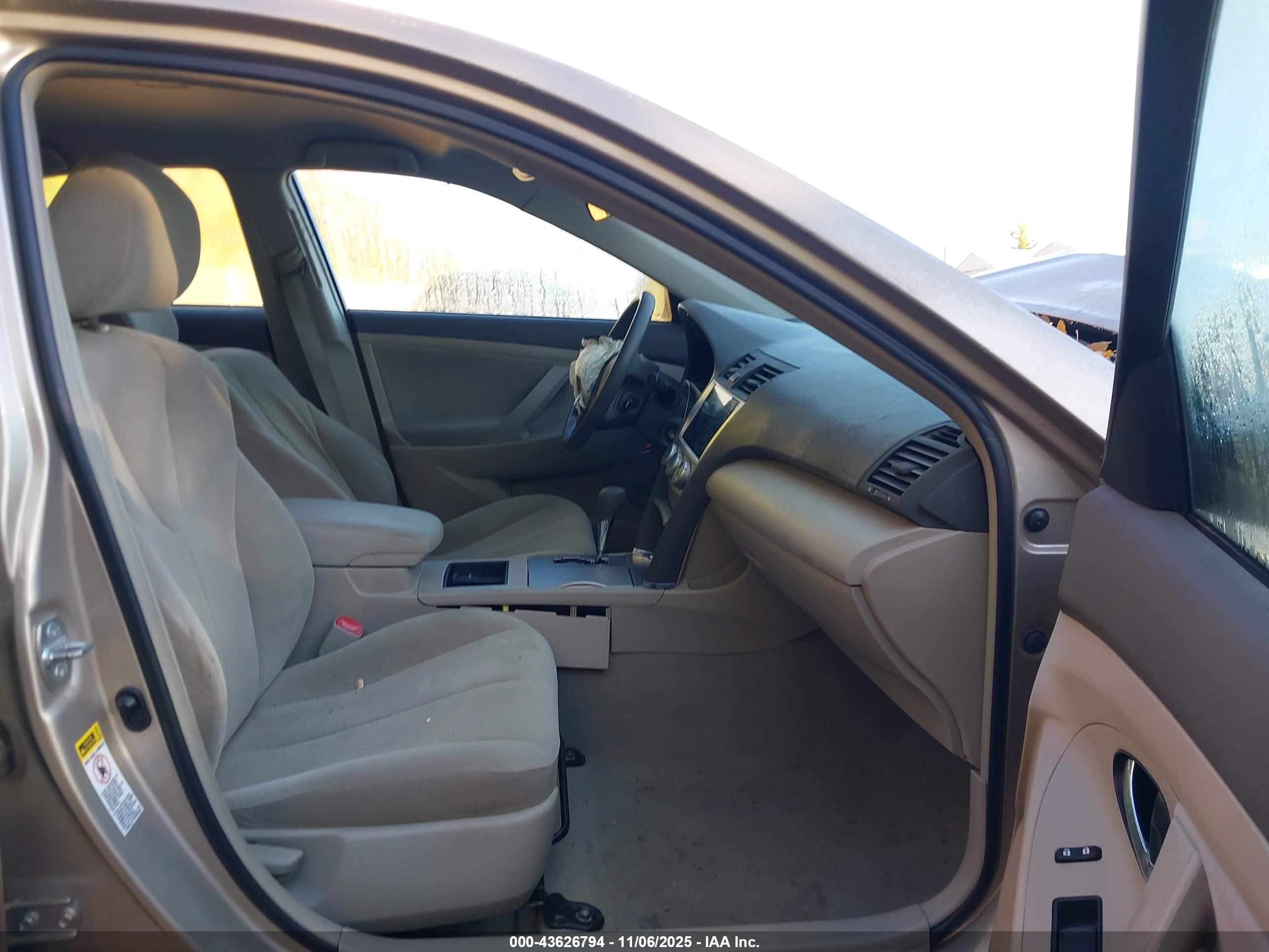 TOYOTA CAMRY image 5