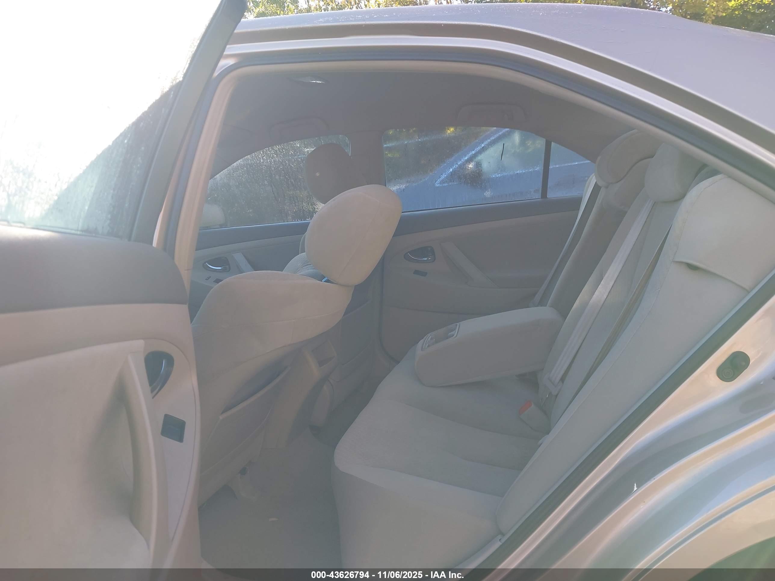 TOYOTA CAMRY image 8