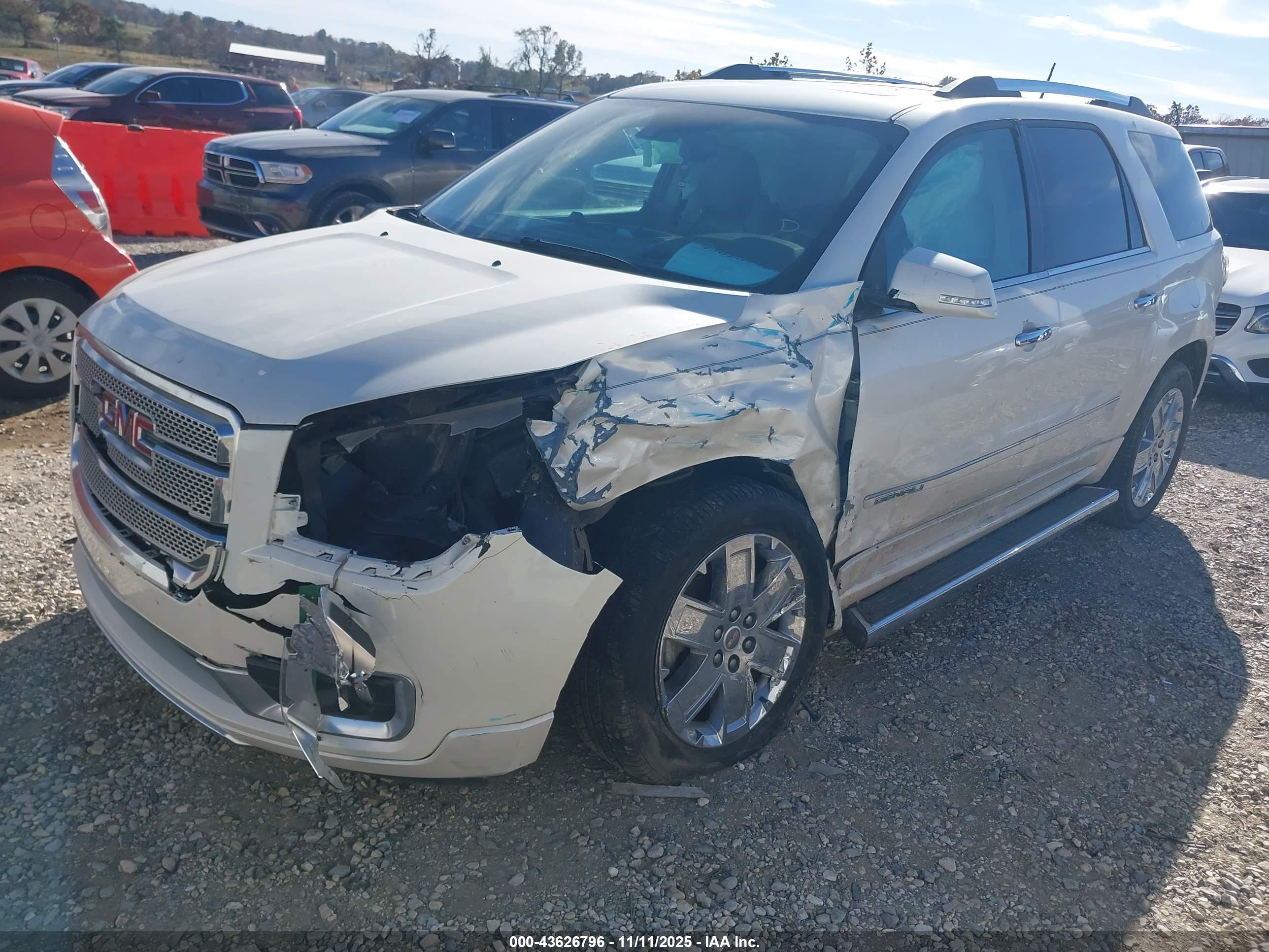 GMC ACADIA image 2