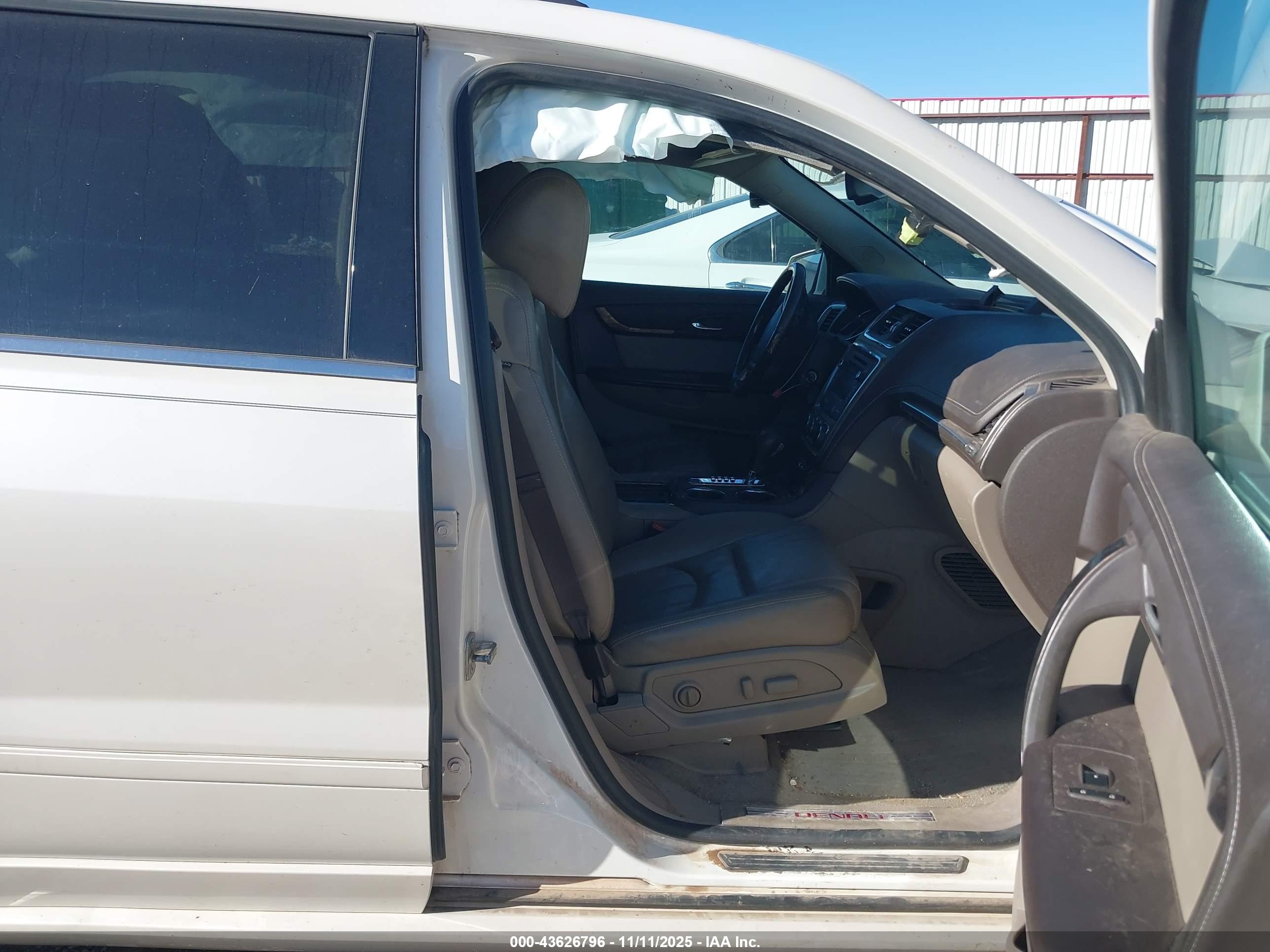 GMC ACADIA image 5