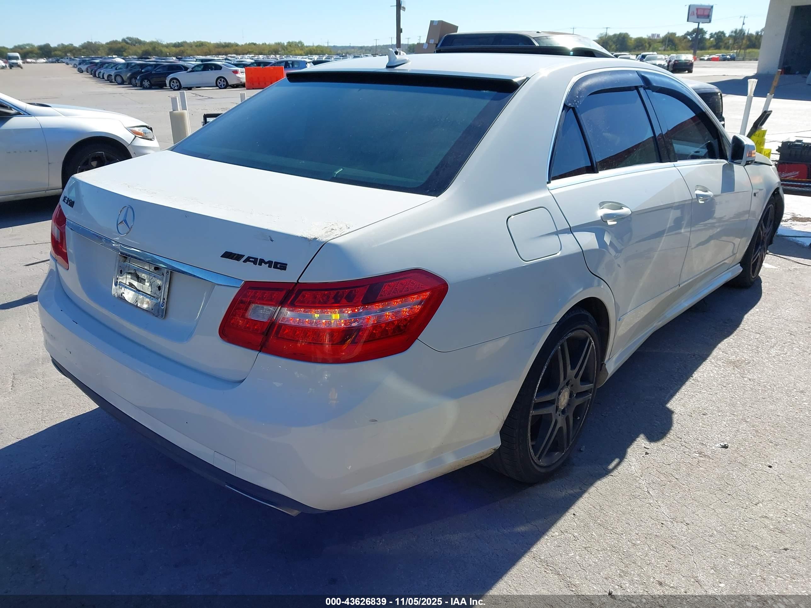 MERCEDES-BENZ E image 4