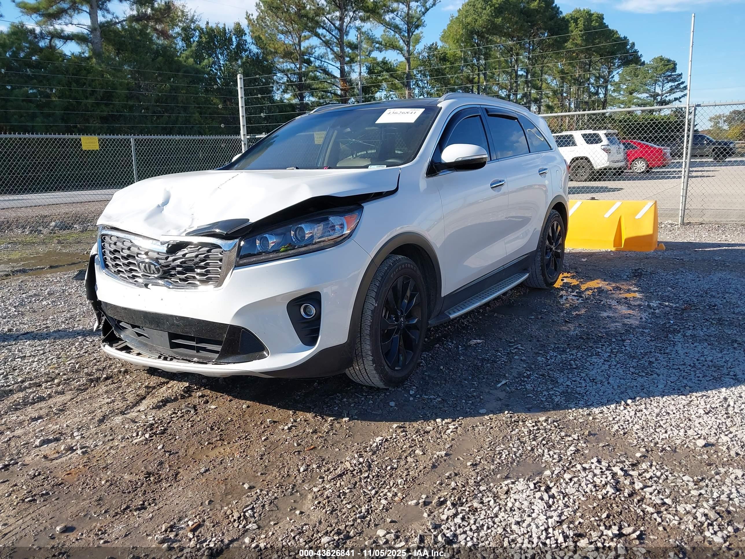 KIA SORENTO image 2