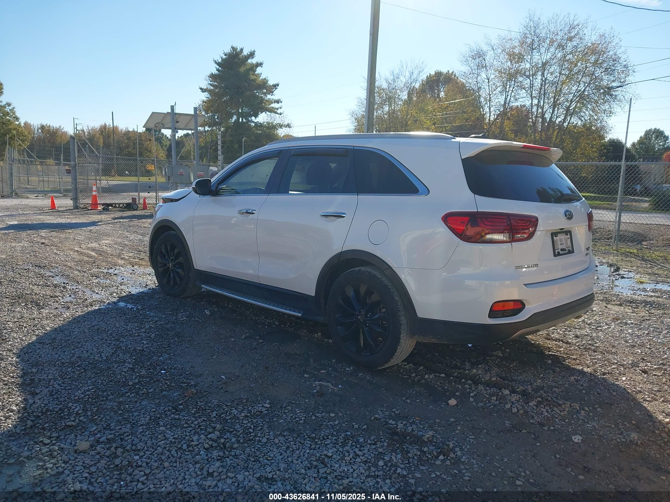 KIA SORENTO image 3