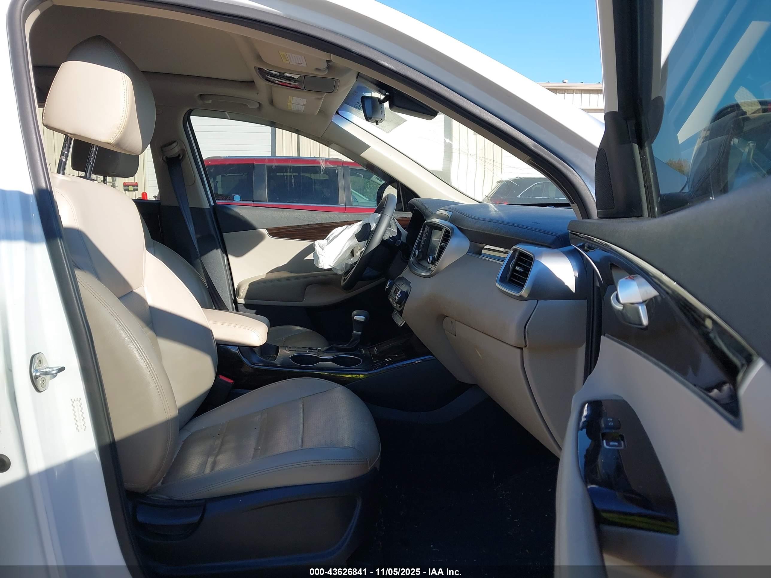 KIA SORENTO image 5
