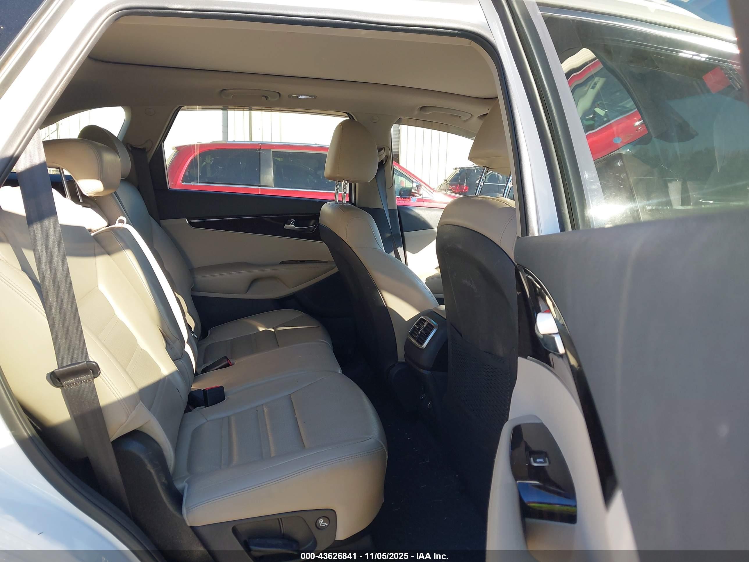 KIA SORENTO image 8