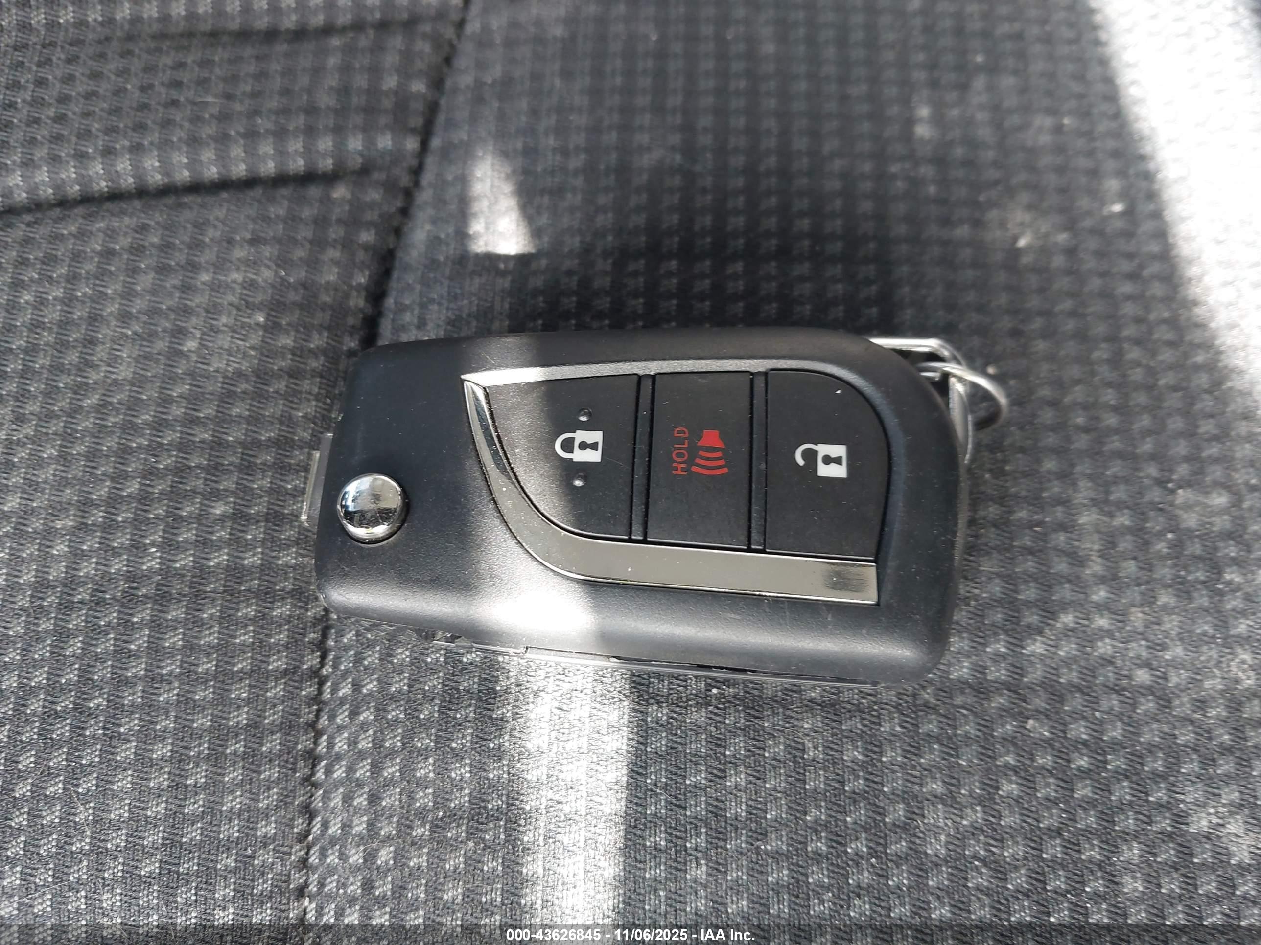TOYOTA RAV4 image 11