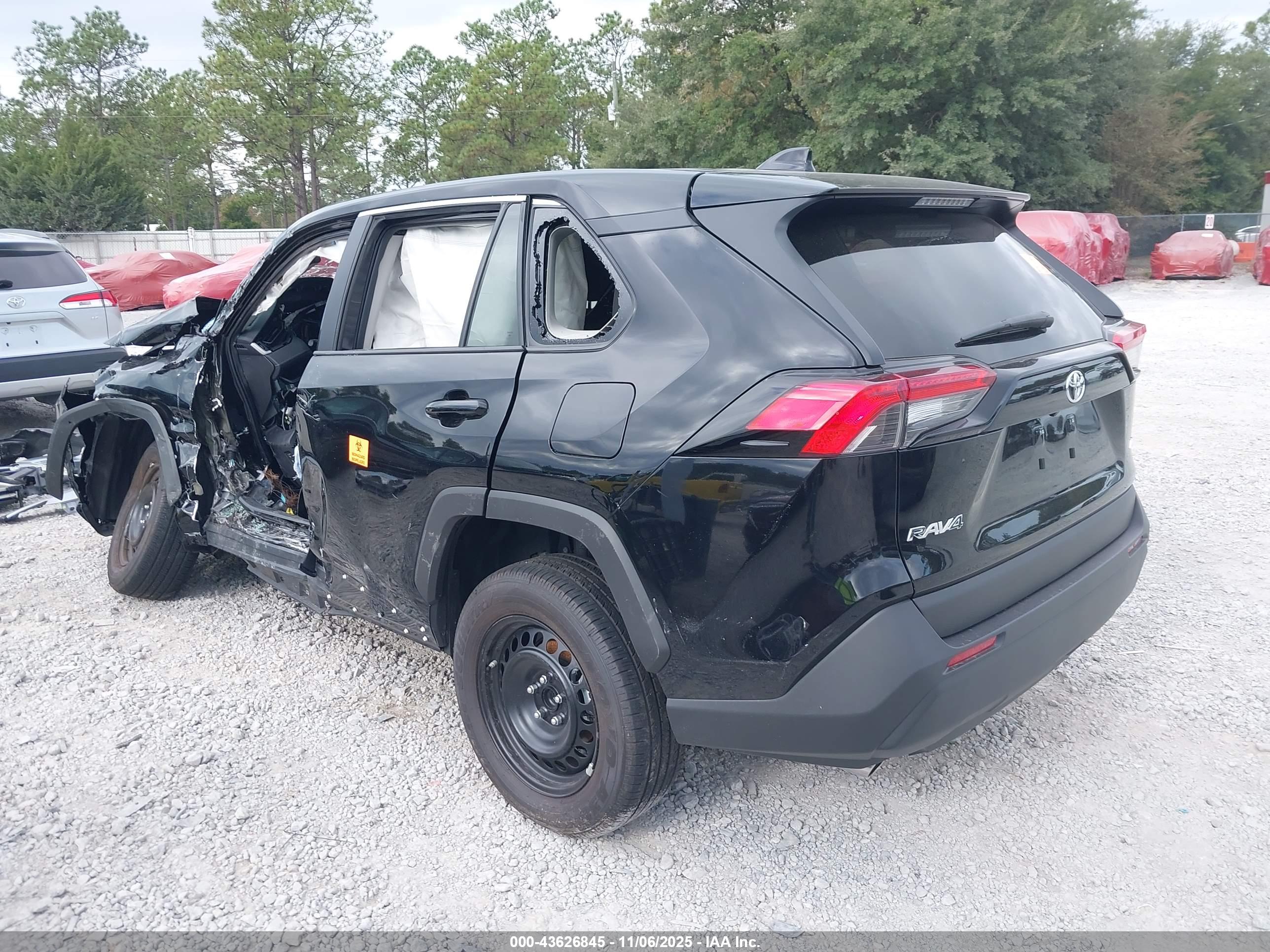 TOYOTA RAV4 image 3