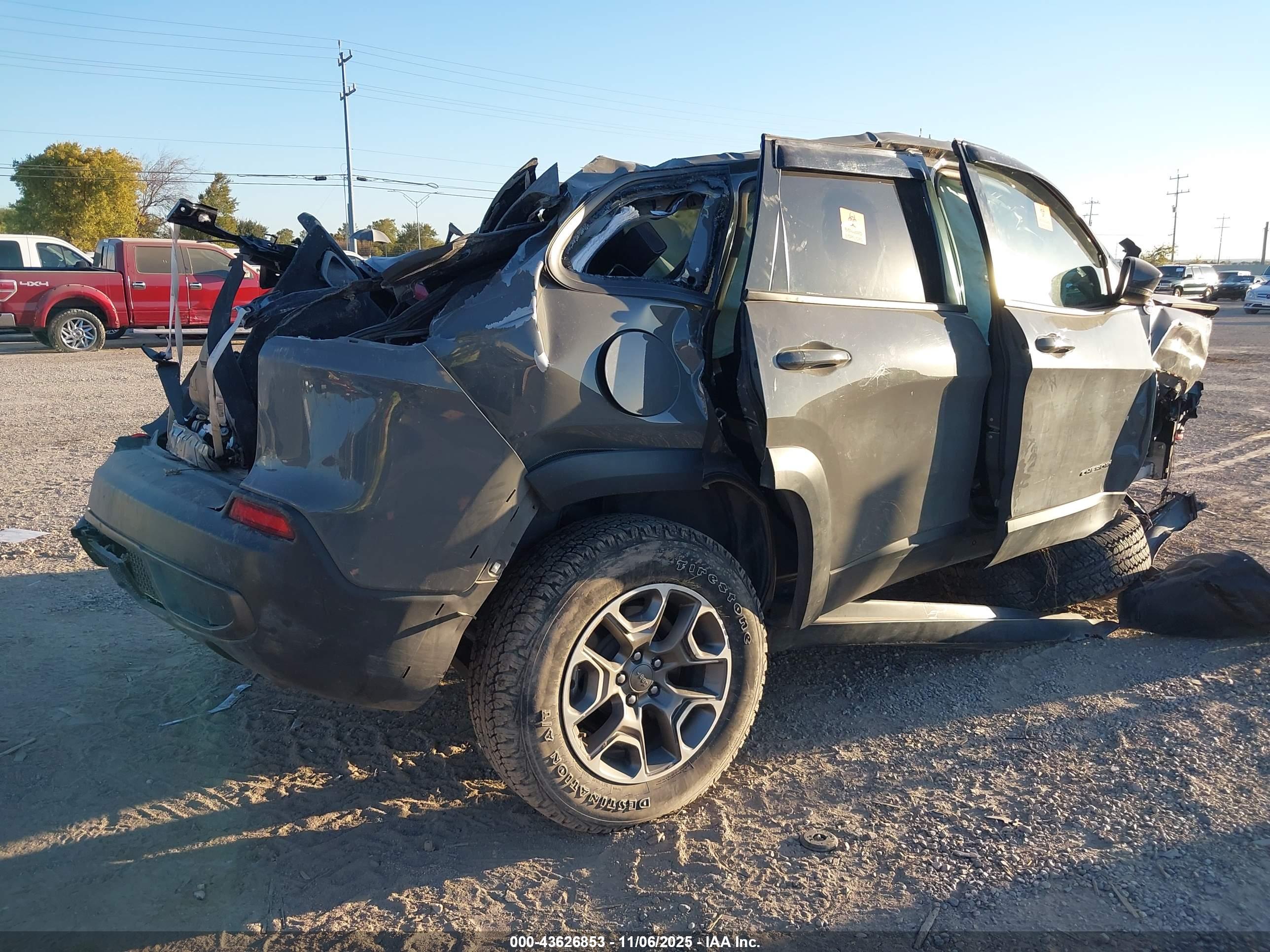 JEEP CHEROKEE image 4
