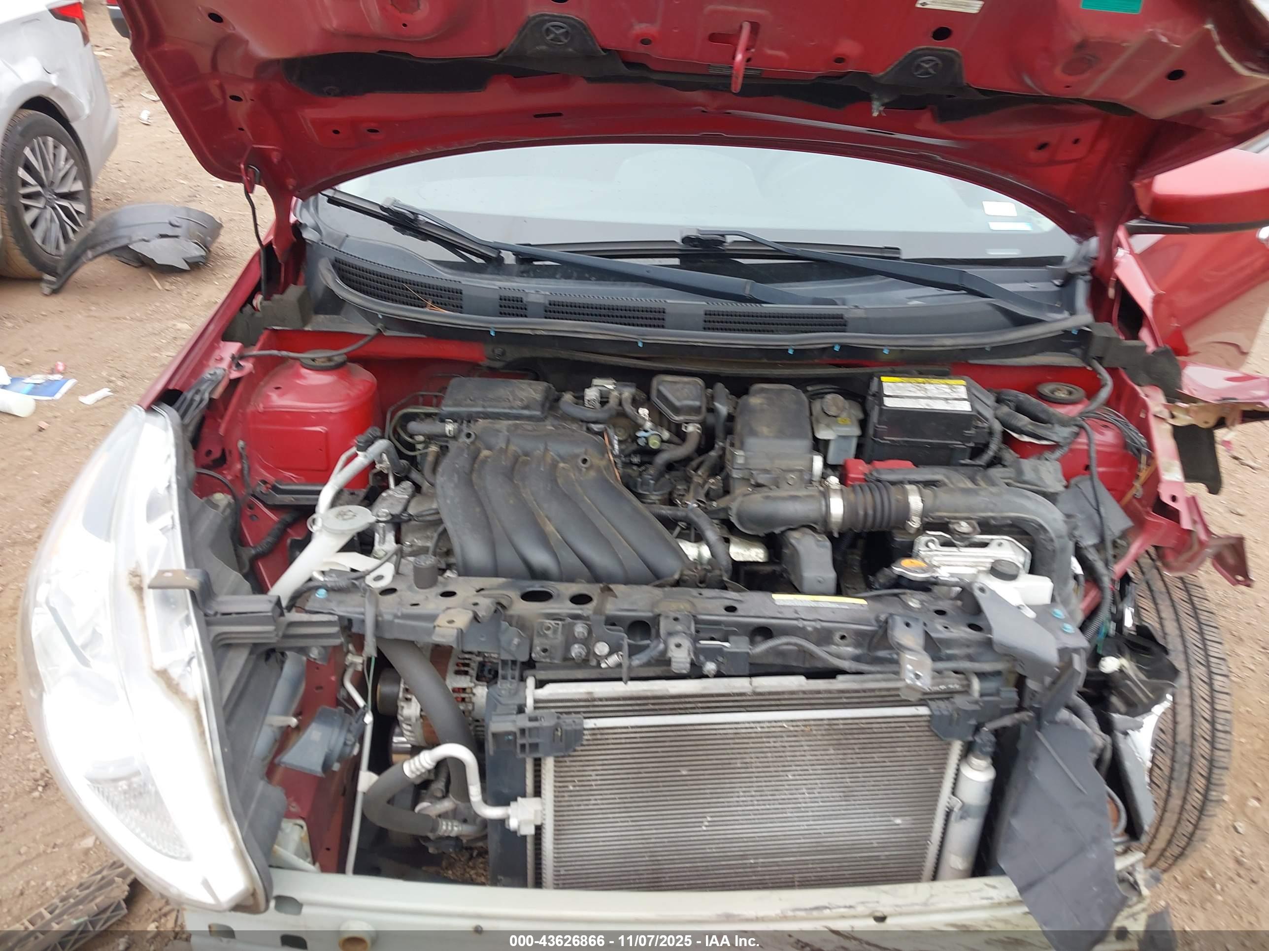 NISSAN VERSA image 10