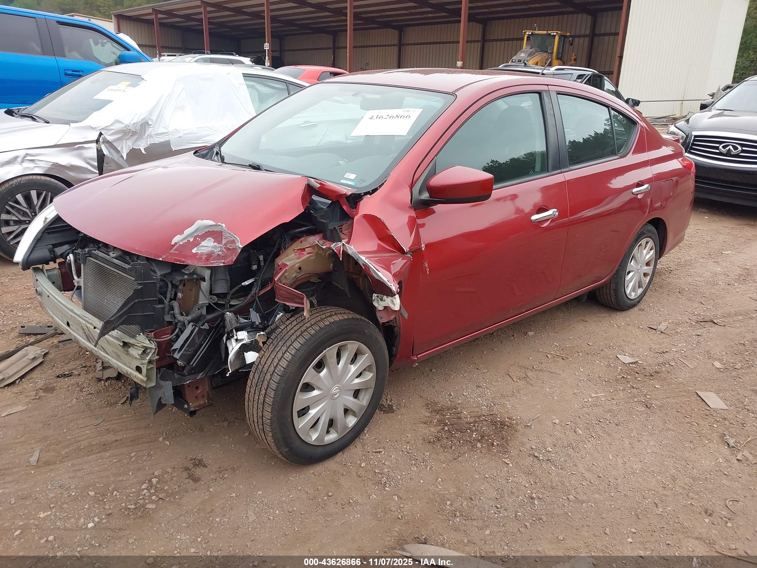 NISSAN VERSA image 2