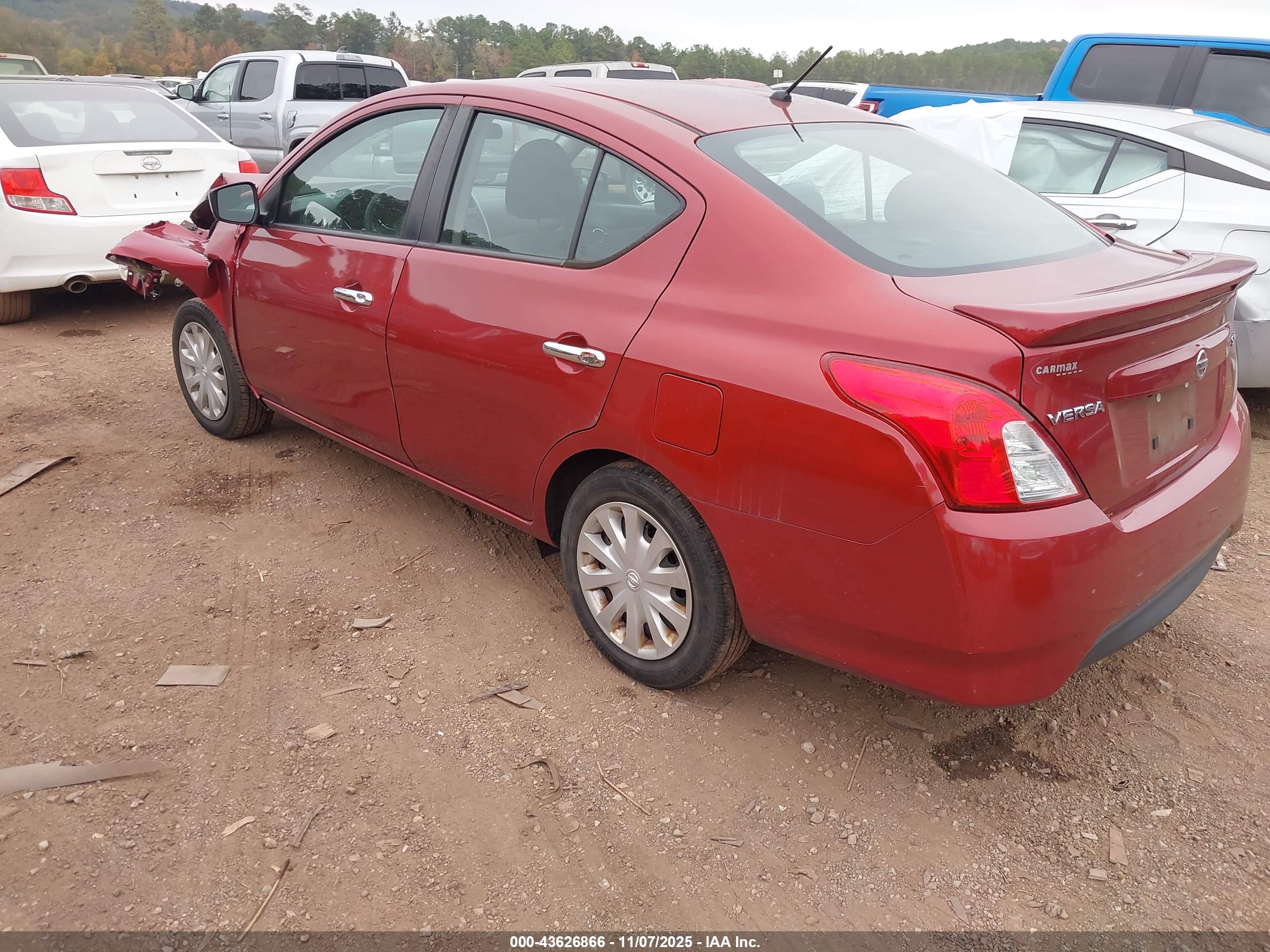 NISSAN VERSA image 3