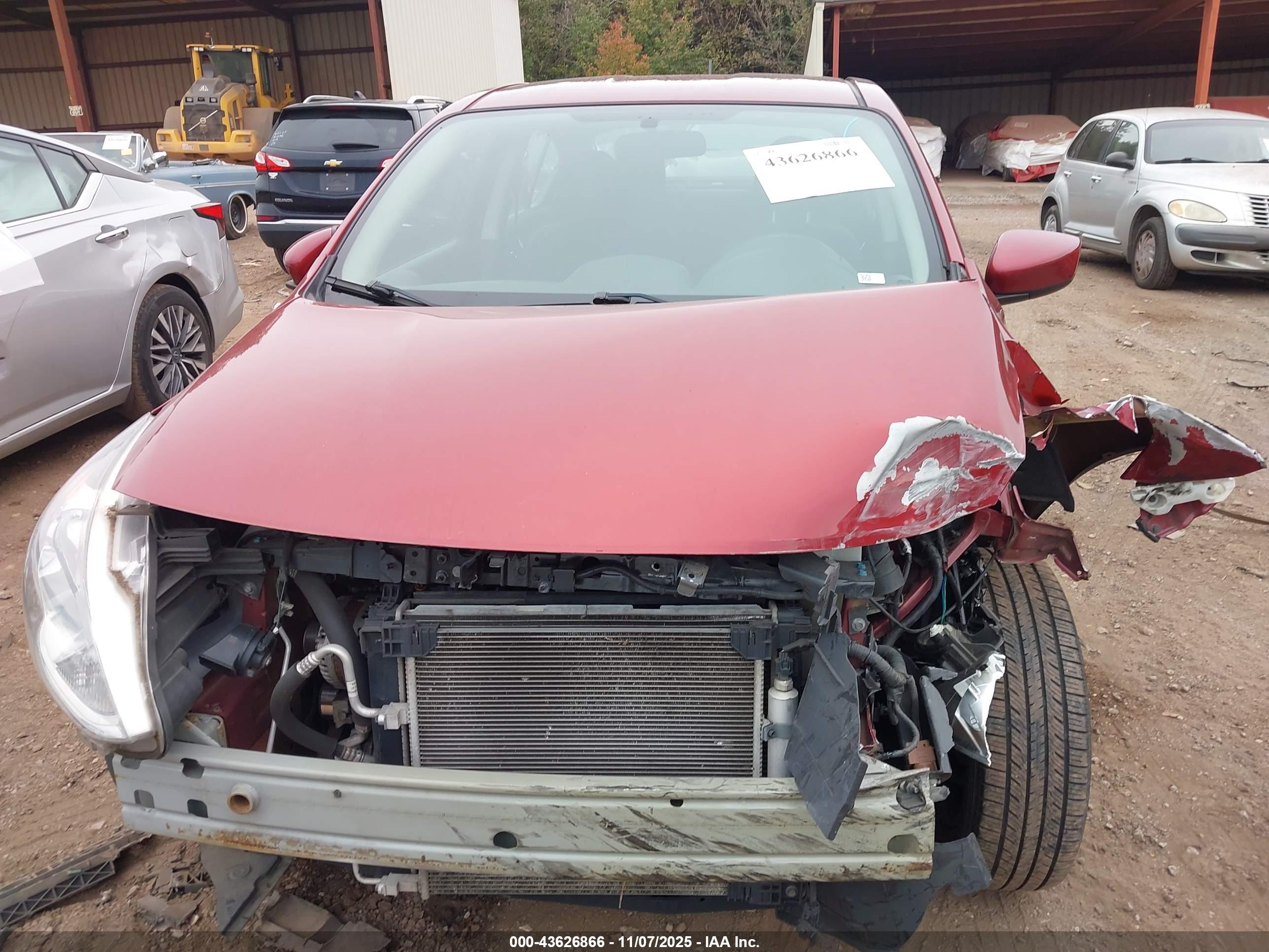 NISSAN VERSA image 6