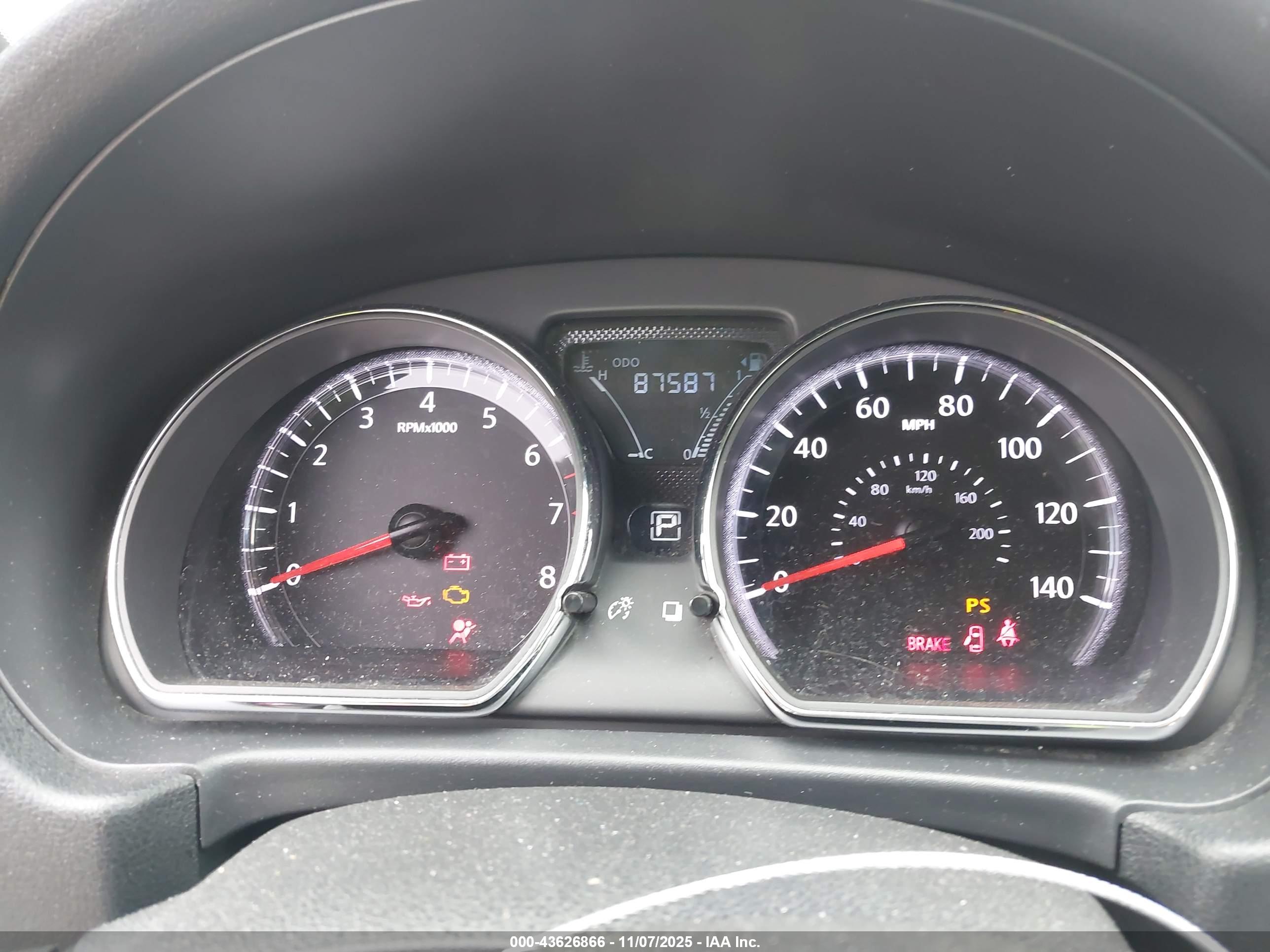 NISSAN VERSA image 7