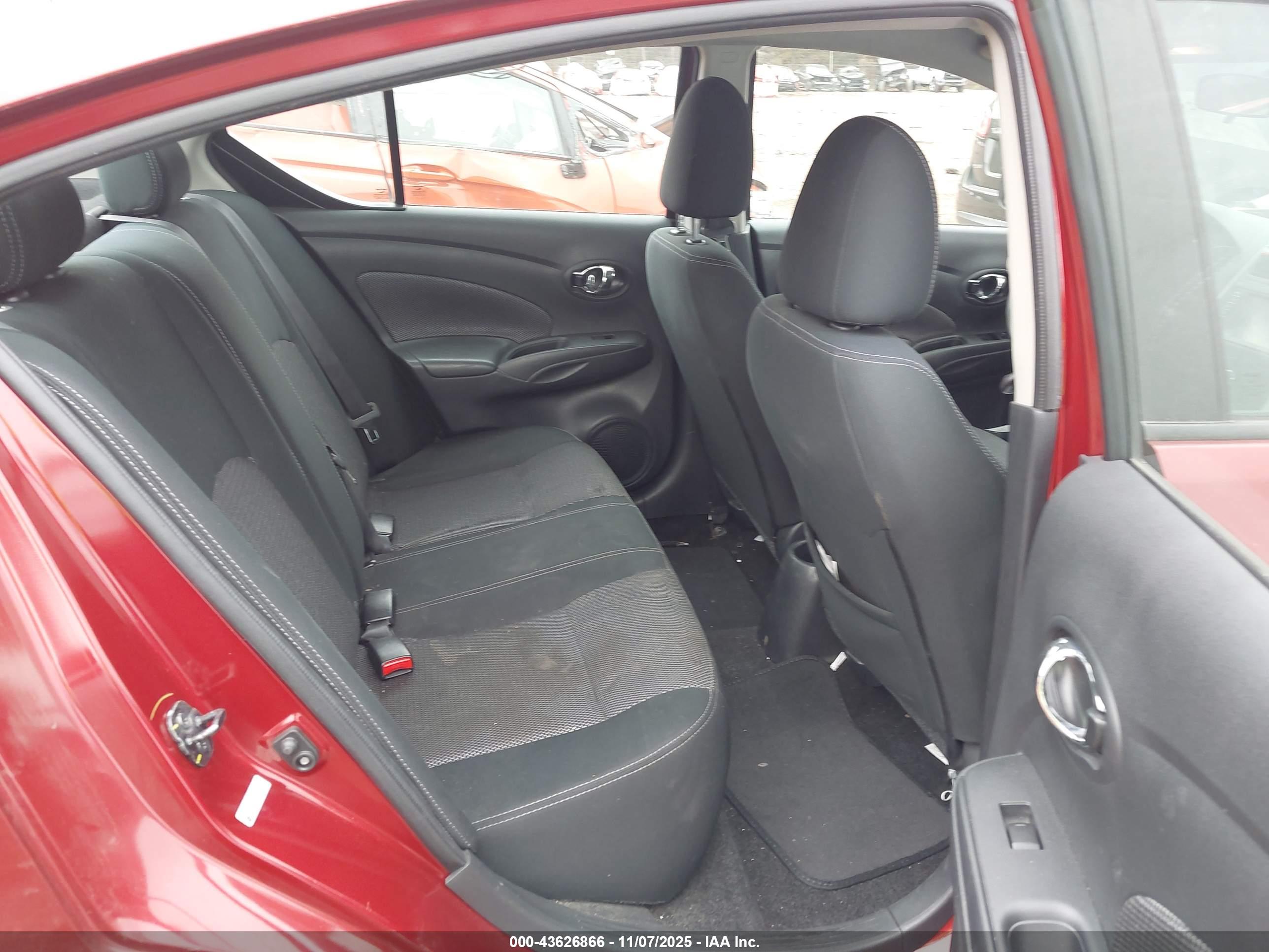NISSAN VERSA image 8