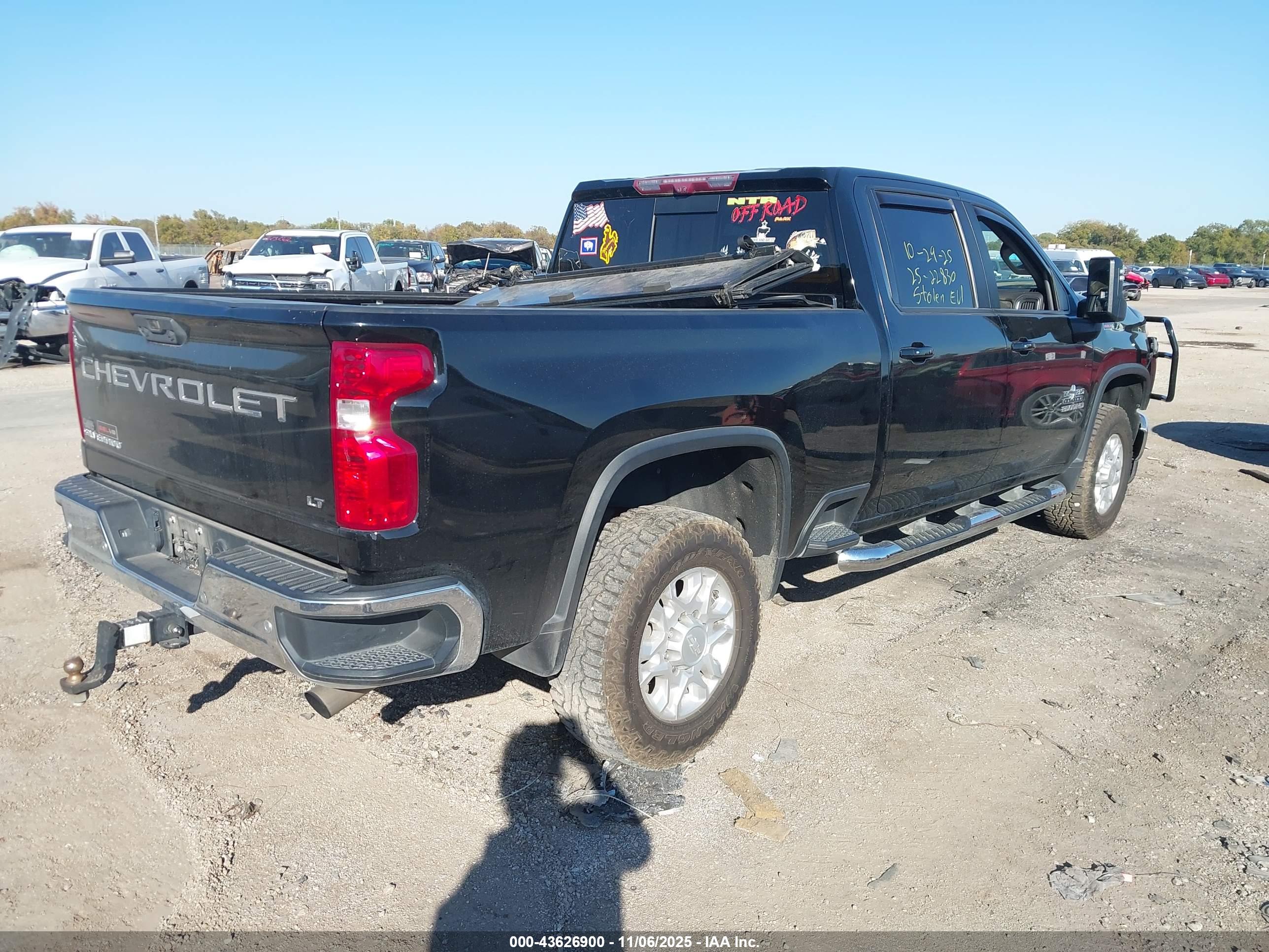 CHEVROLET SILVERADO image 4