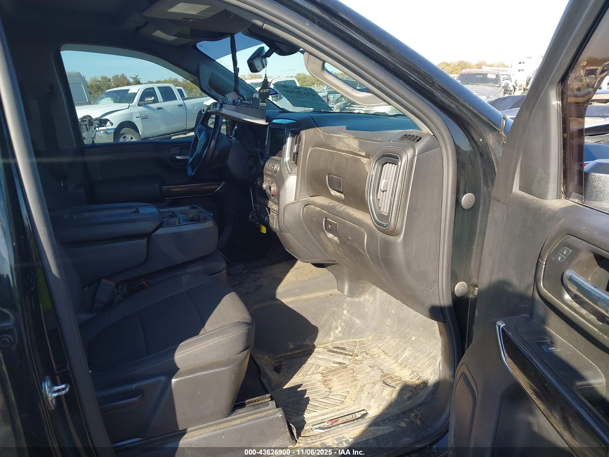 CHEVROLET SILVERADO image 5