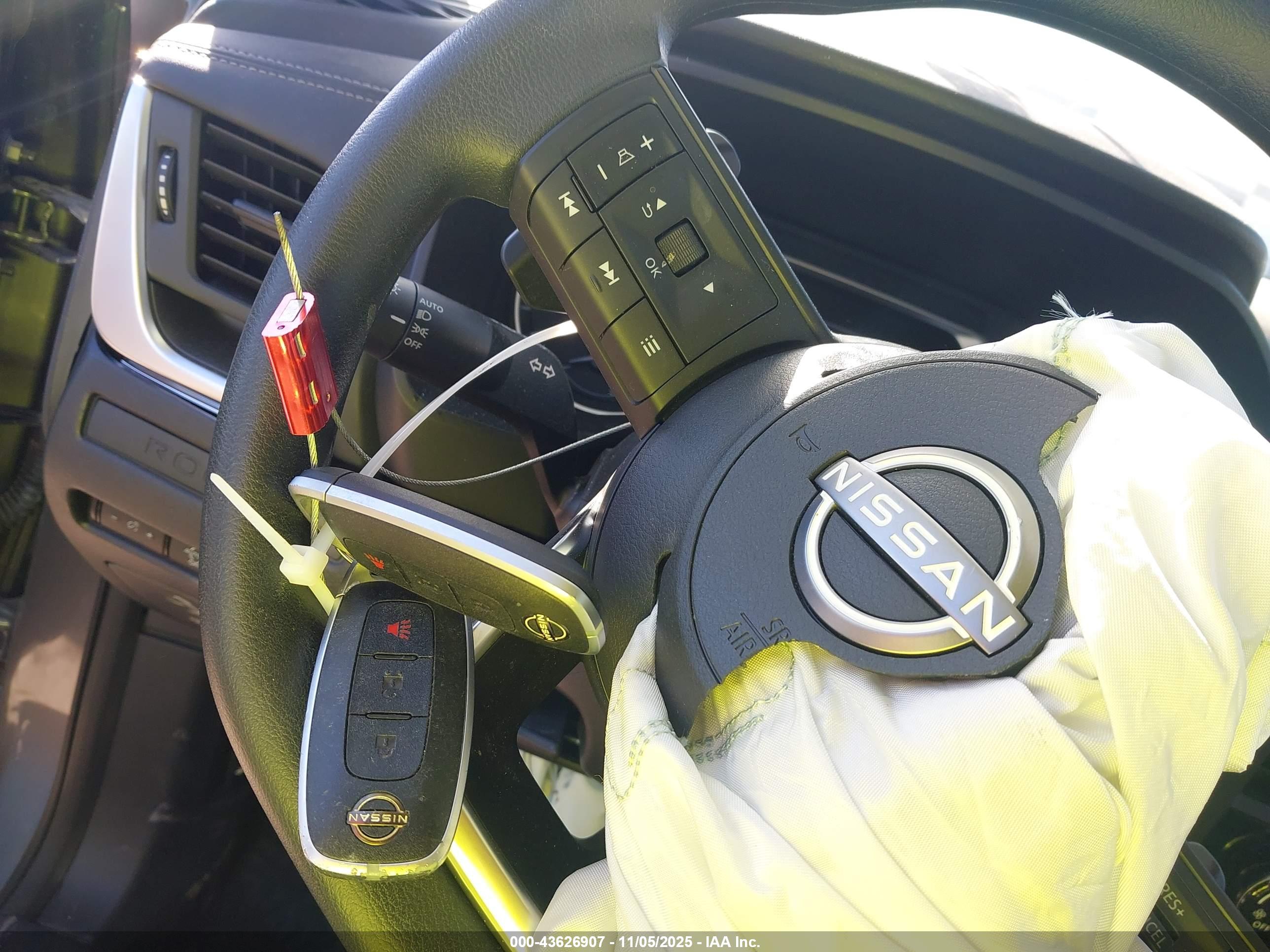 NISSAN ROGUE image 11