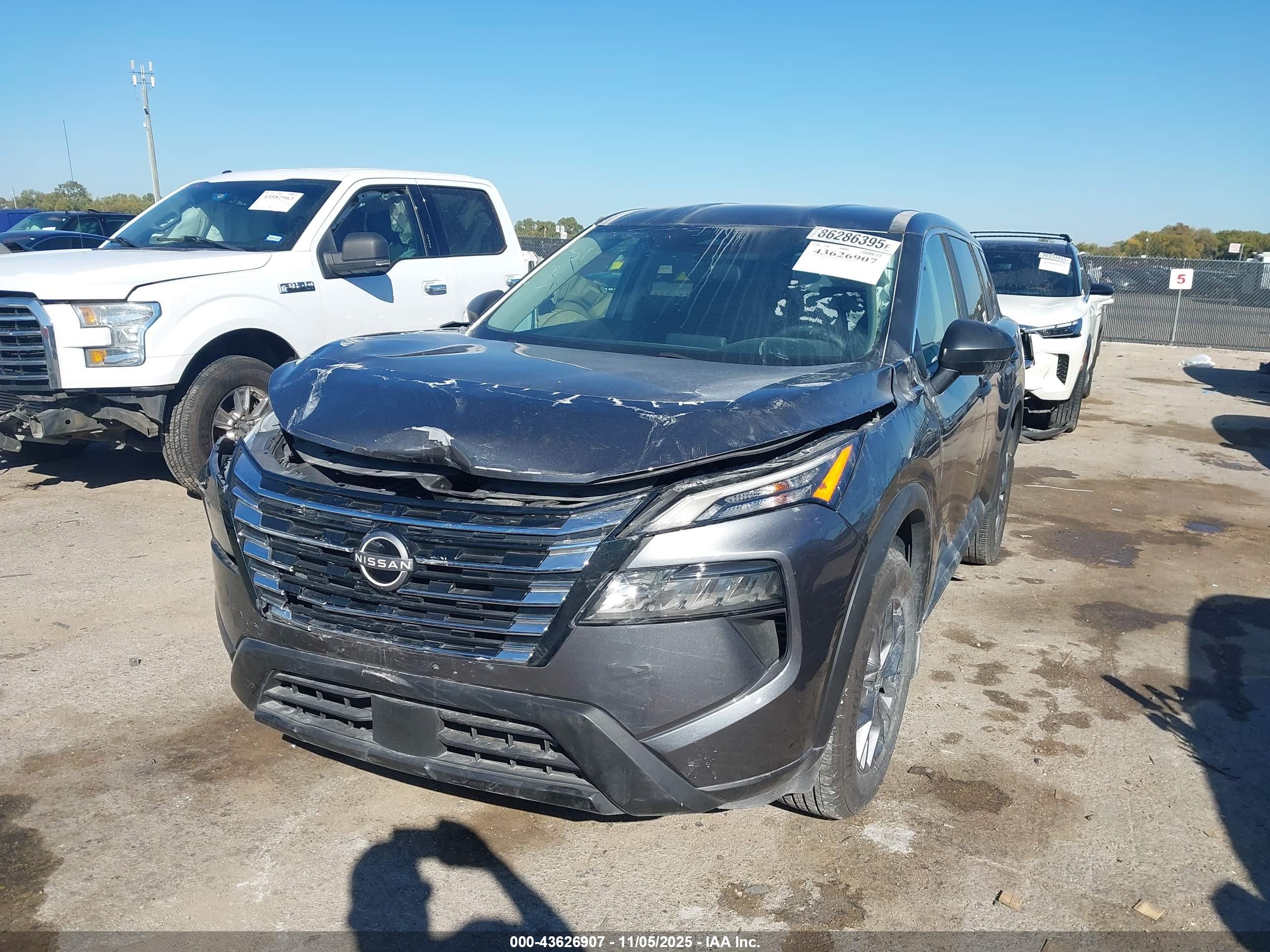 NISSAN ROGUE image 2