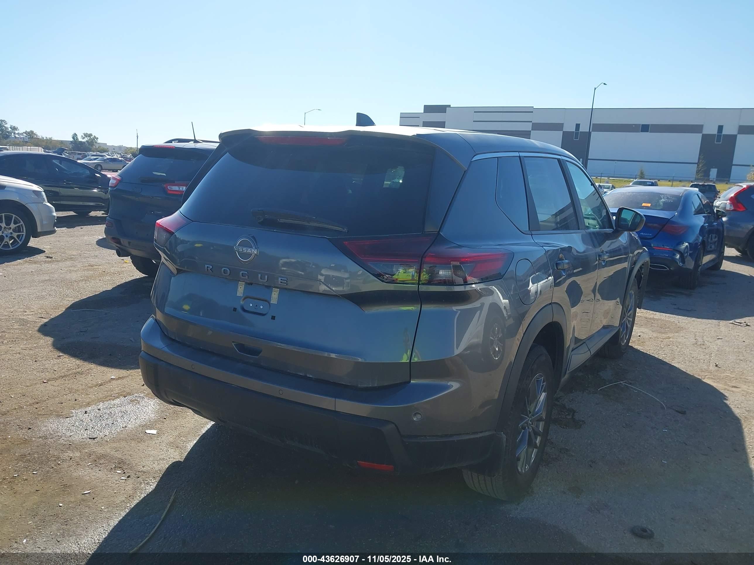 NISSAN ROGUE image 4