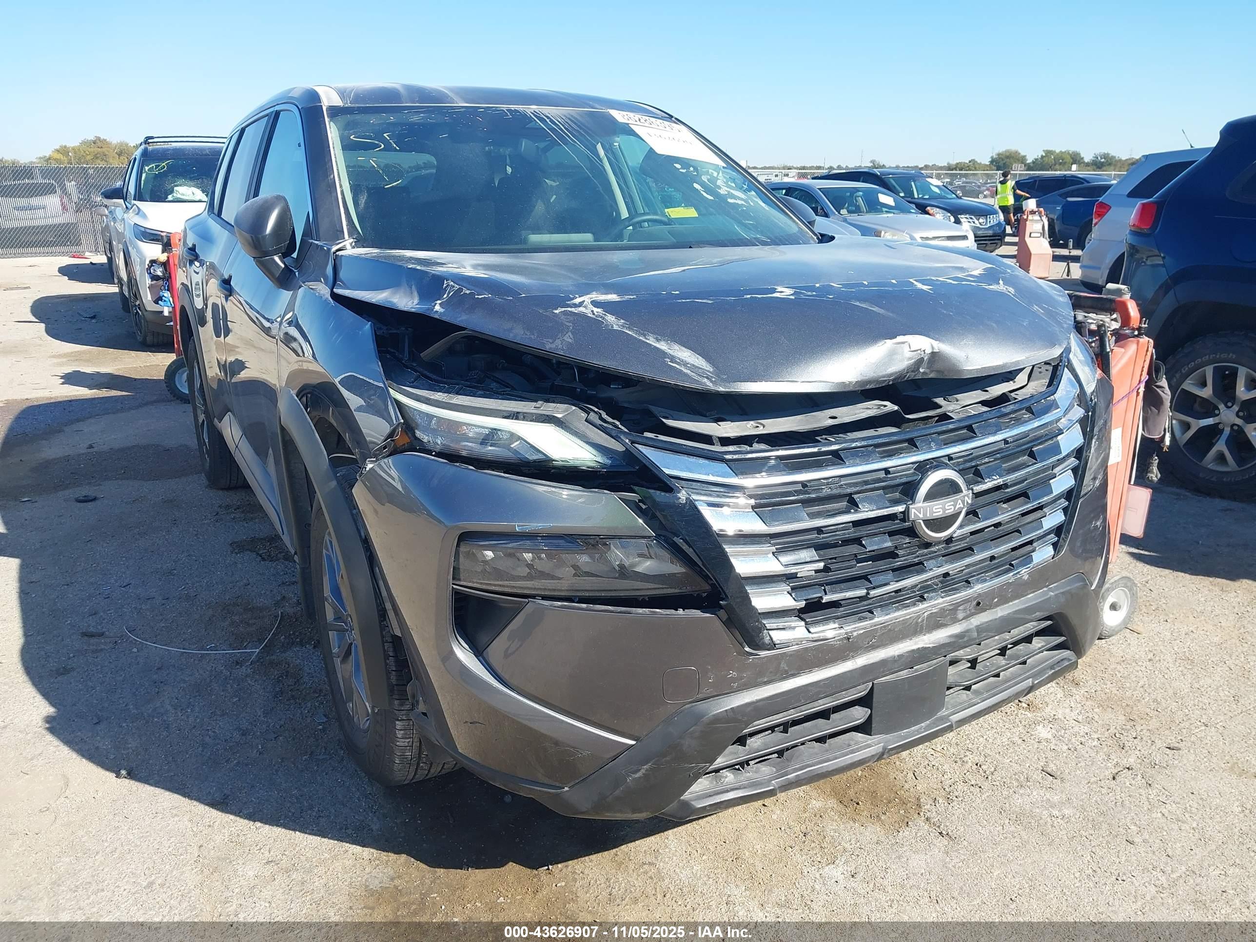 NISSAN ROGUE image 6