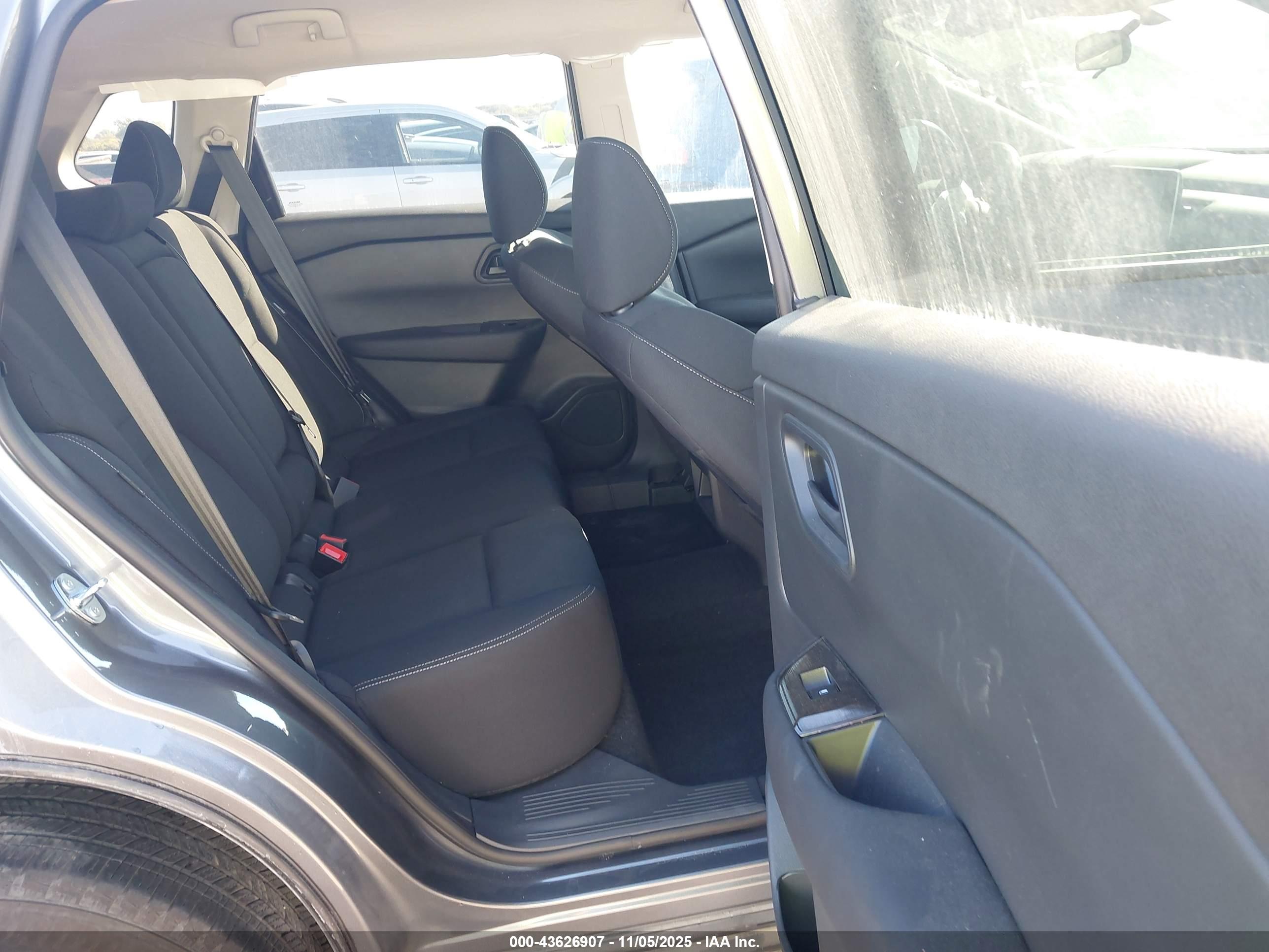 NISSAN ROGUE image 8