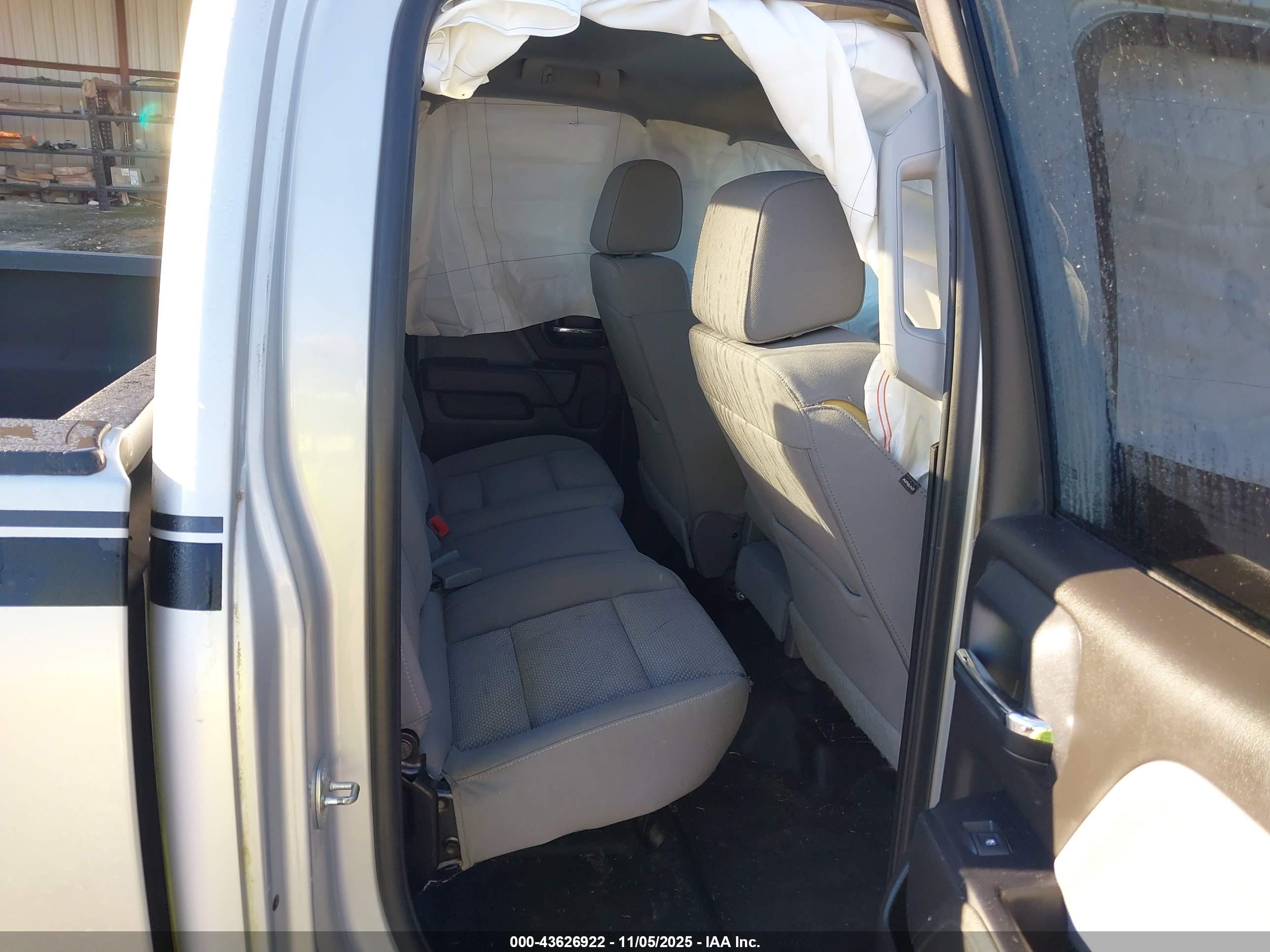CHEVROLET SILVERADO image 8