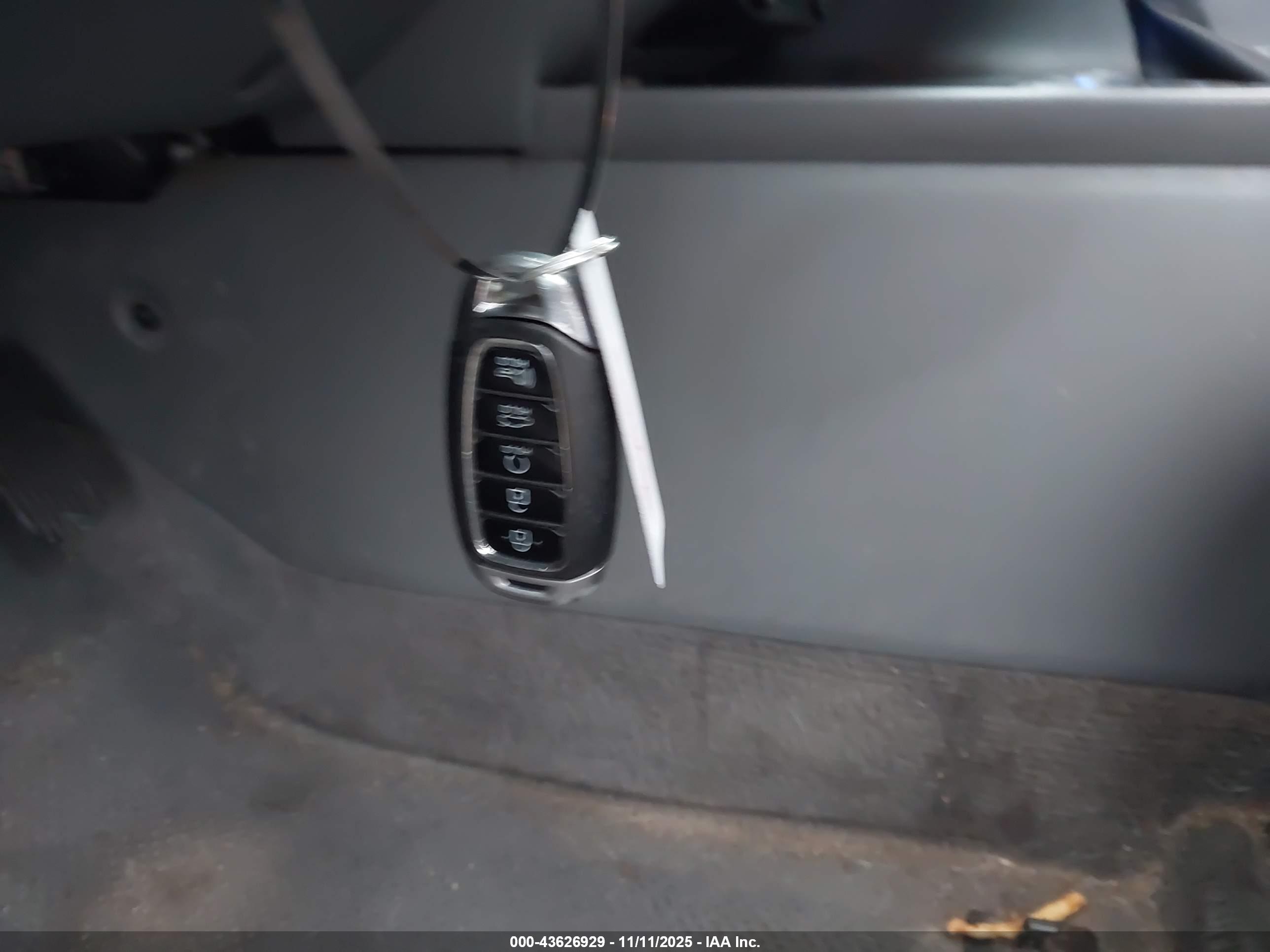 HYUNDAI ELANTRA image 11