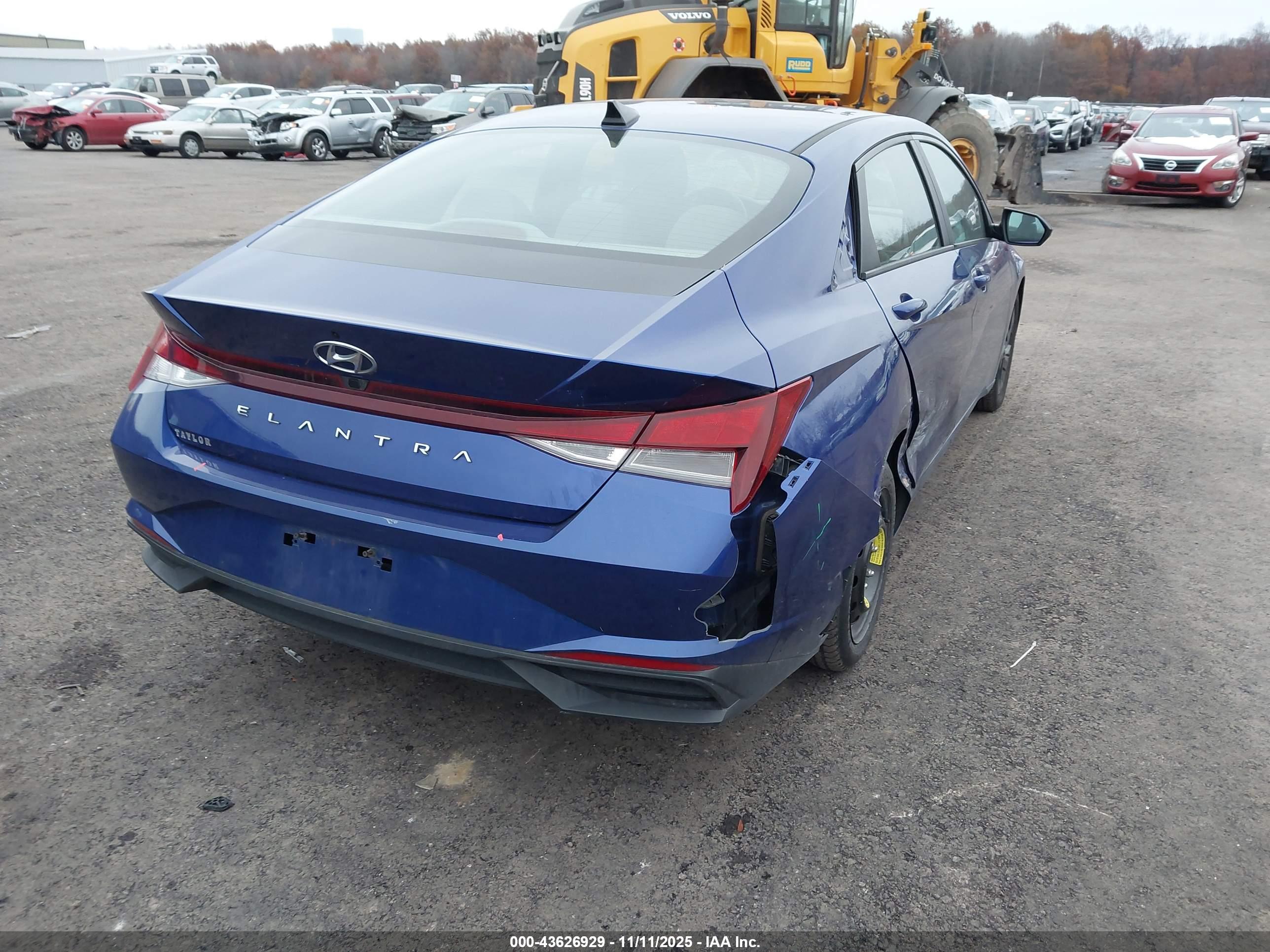 HYUNDAI ELANTRA image 4