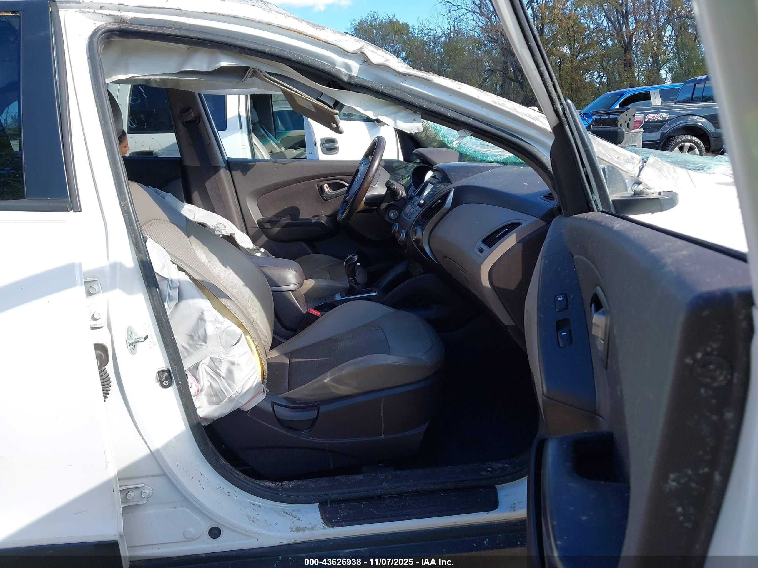HYUNDAI TUCSON image 5