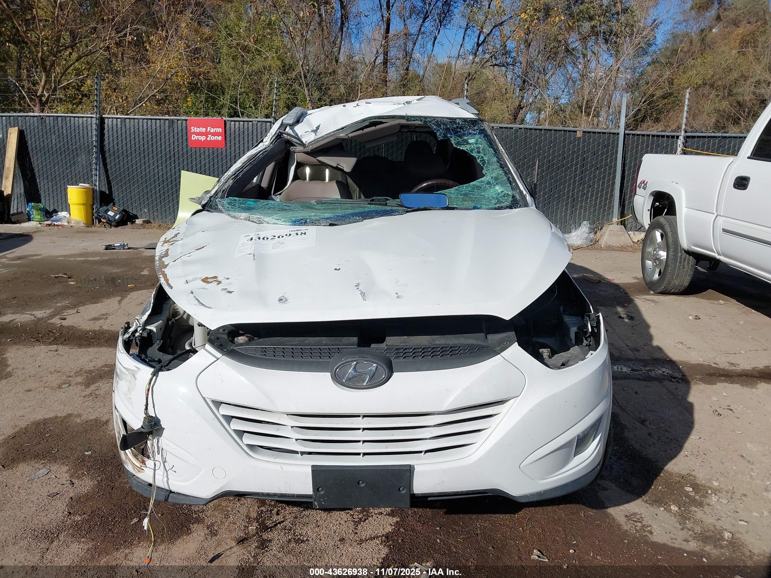 HYUNDAI TUCSON image 6