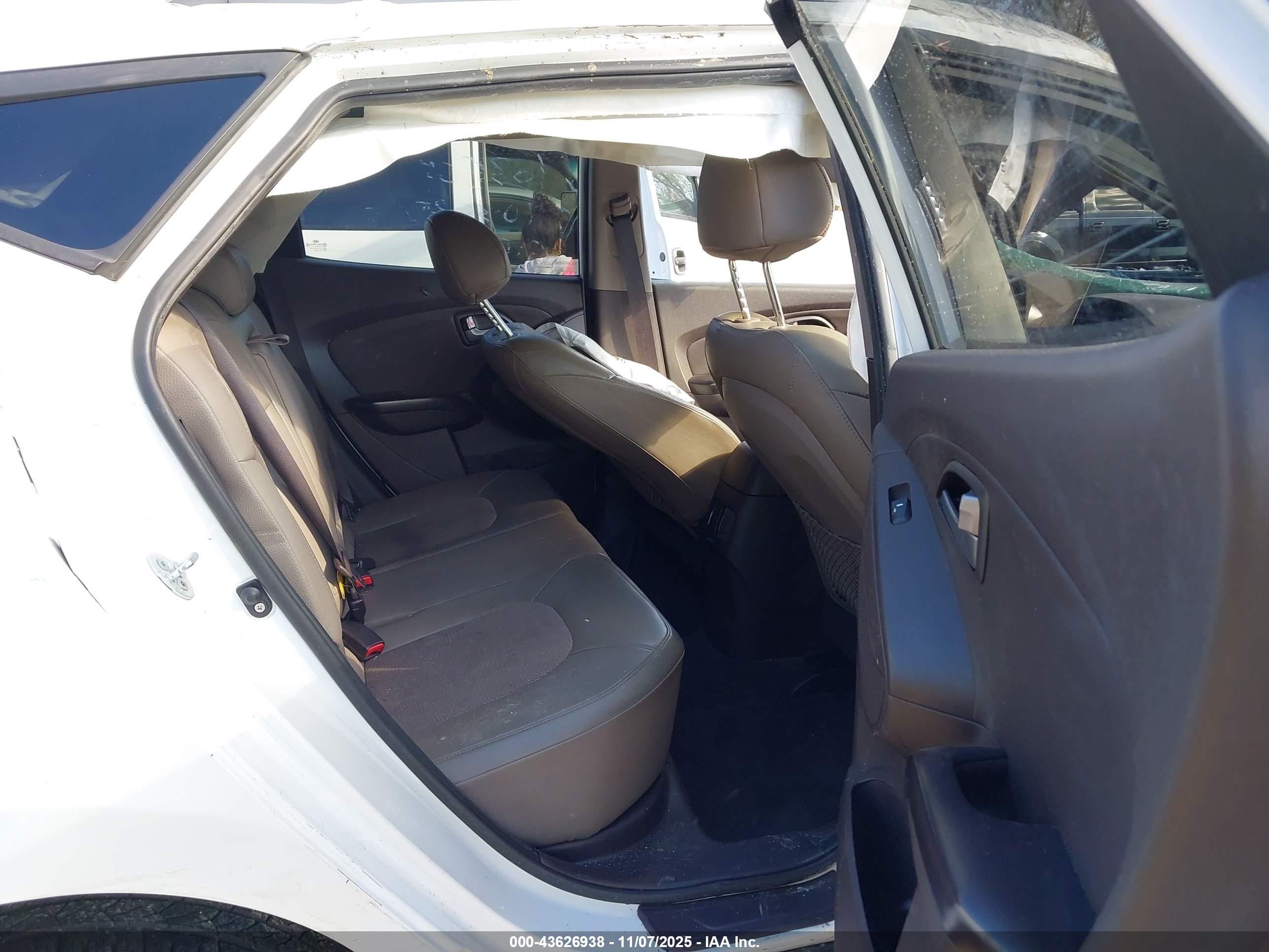 HYUNDAI TUCSON image 8