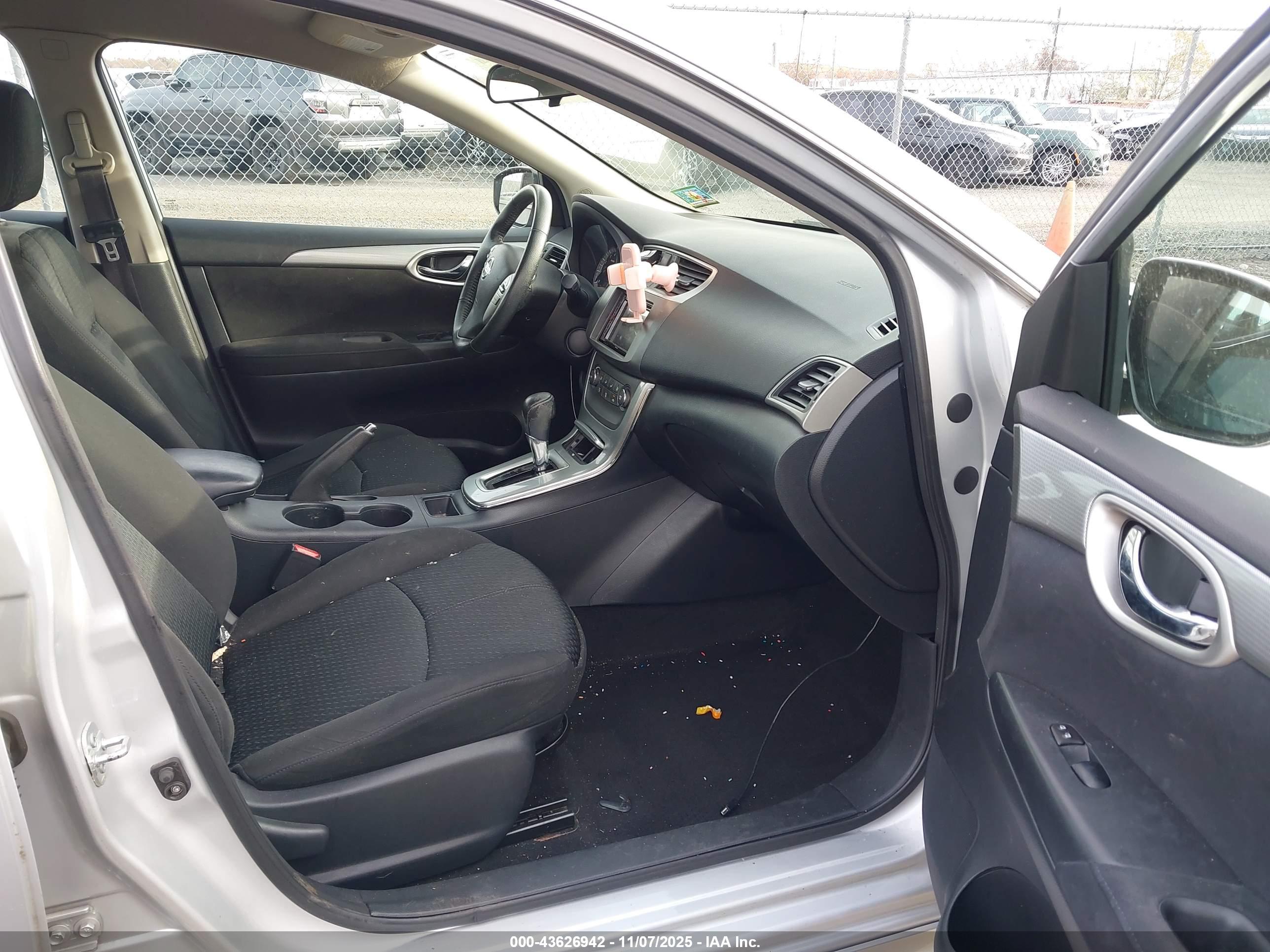NISSAN SENTRA image 5