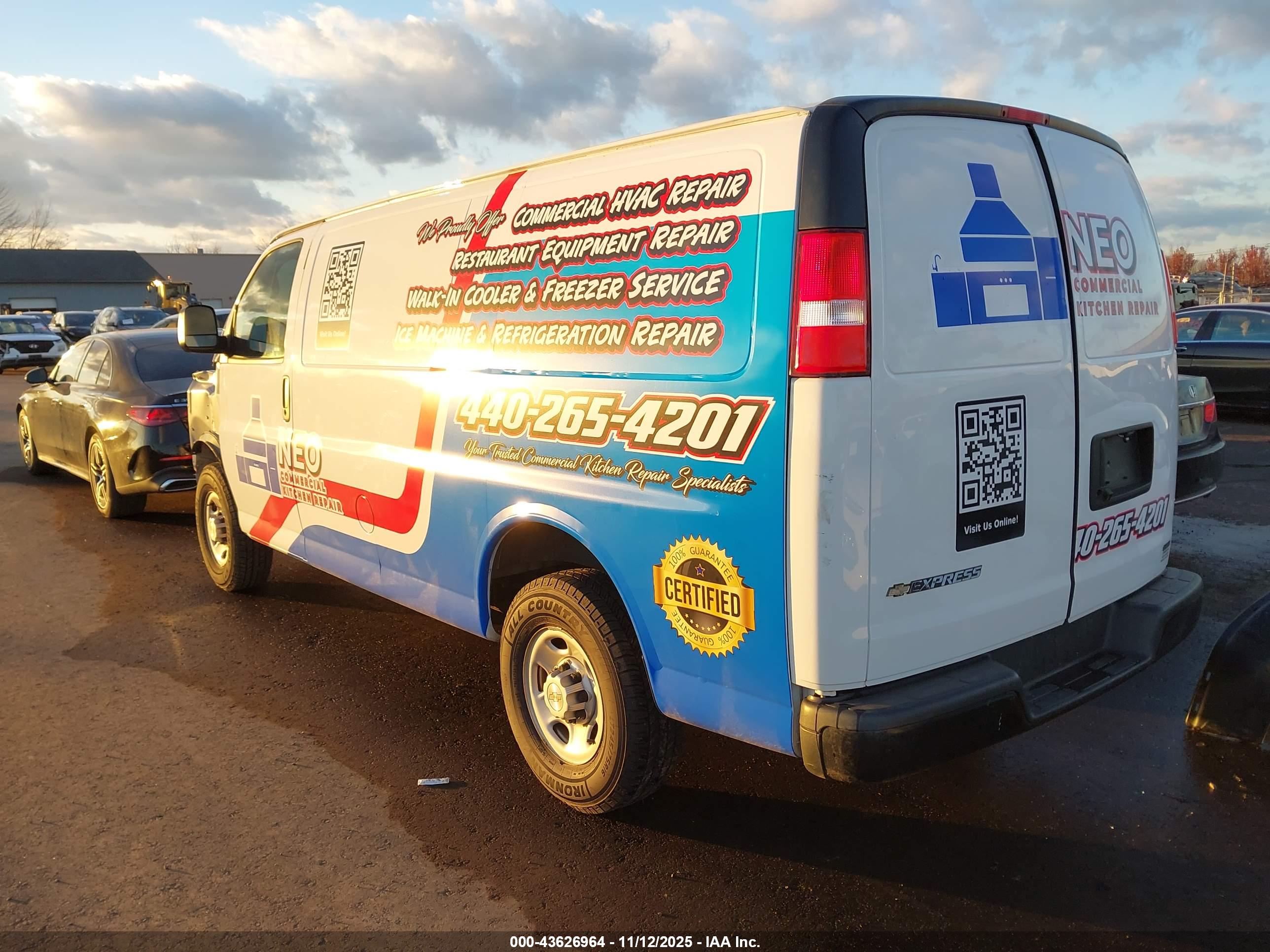 CHEVROLET EXPRESS image 3