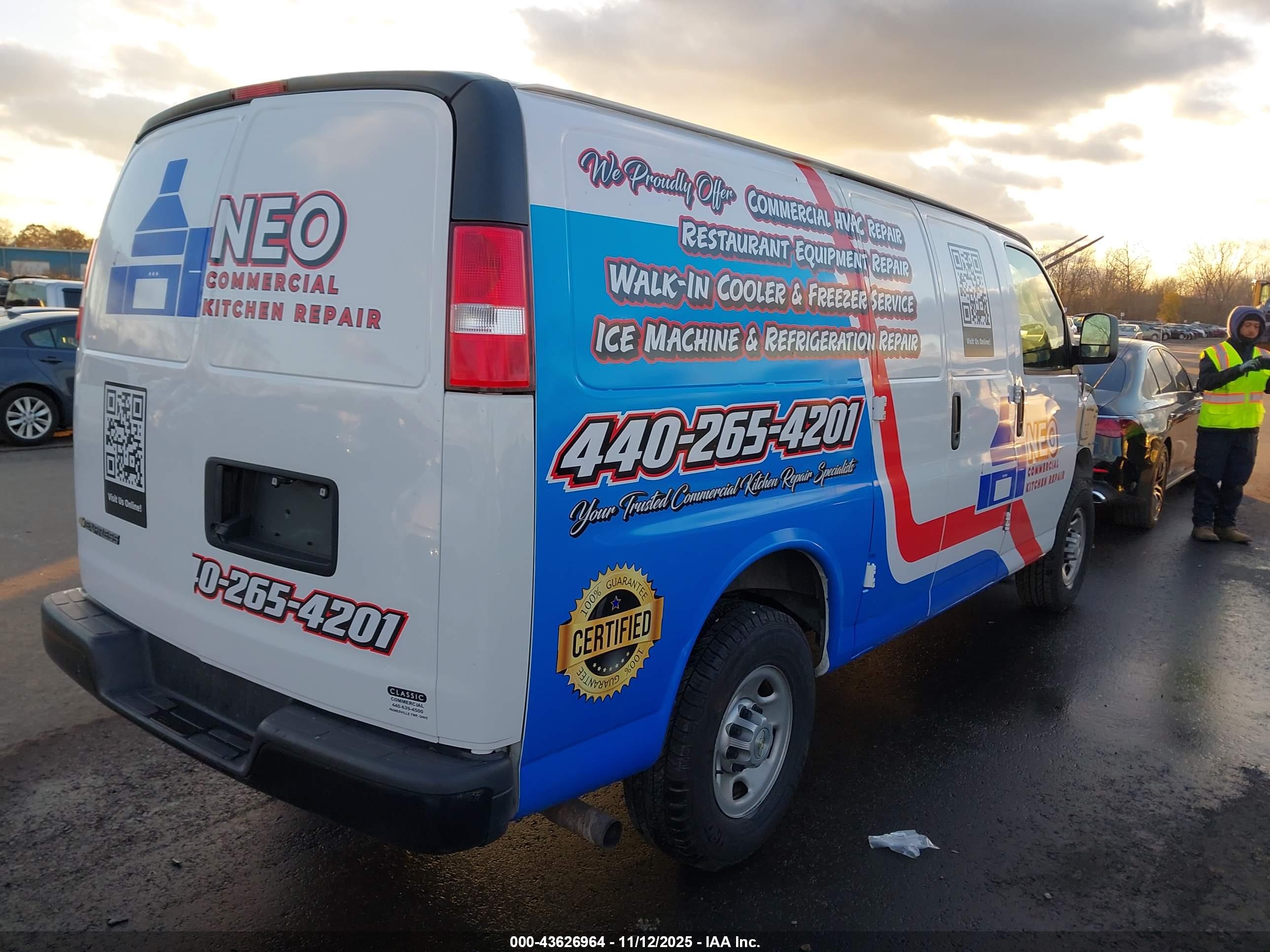 CHEVROLET EXPRESS image 4