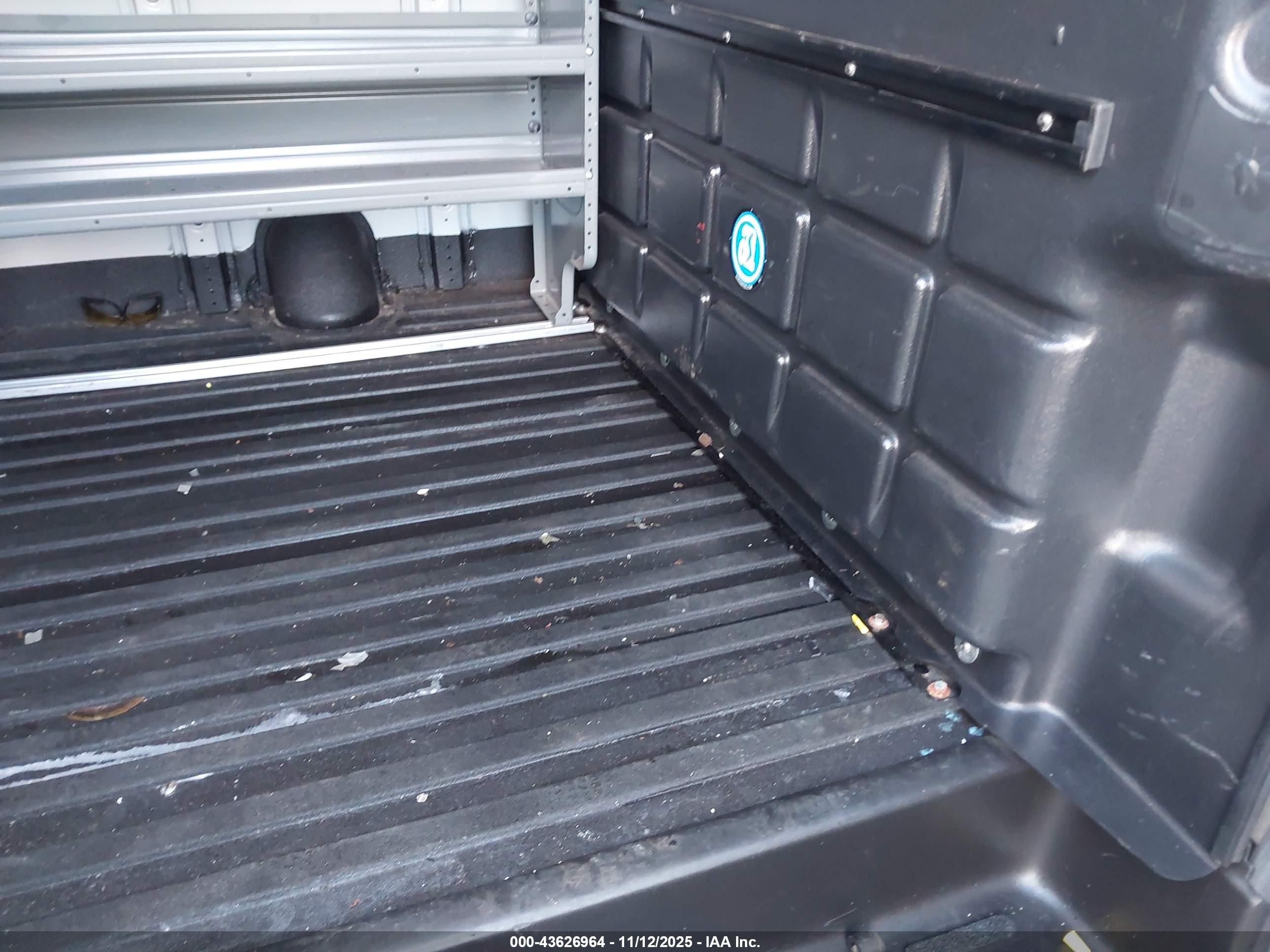 CHEVROLET EXPRESS image 8