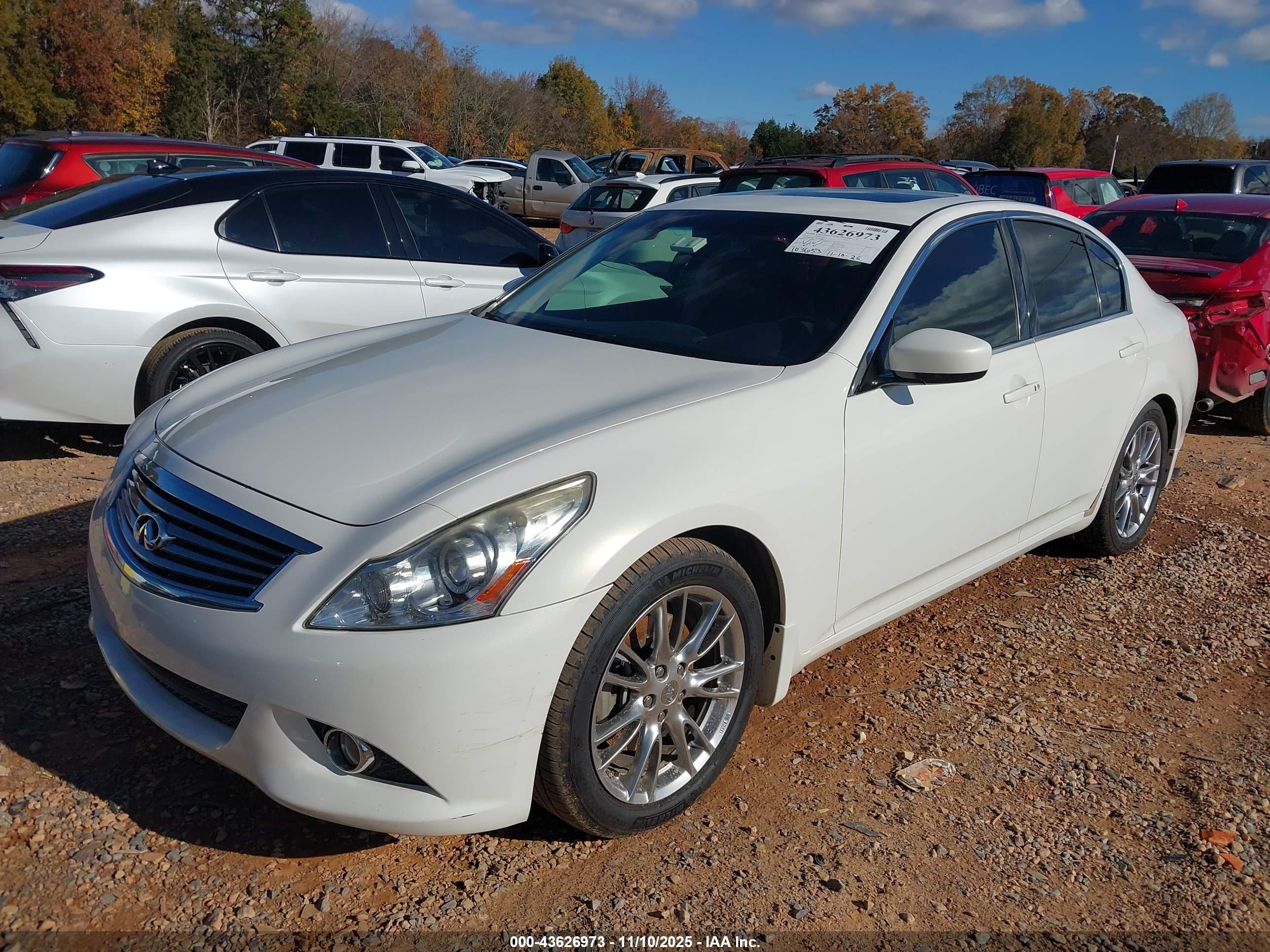 INFINITI G37 image 2