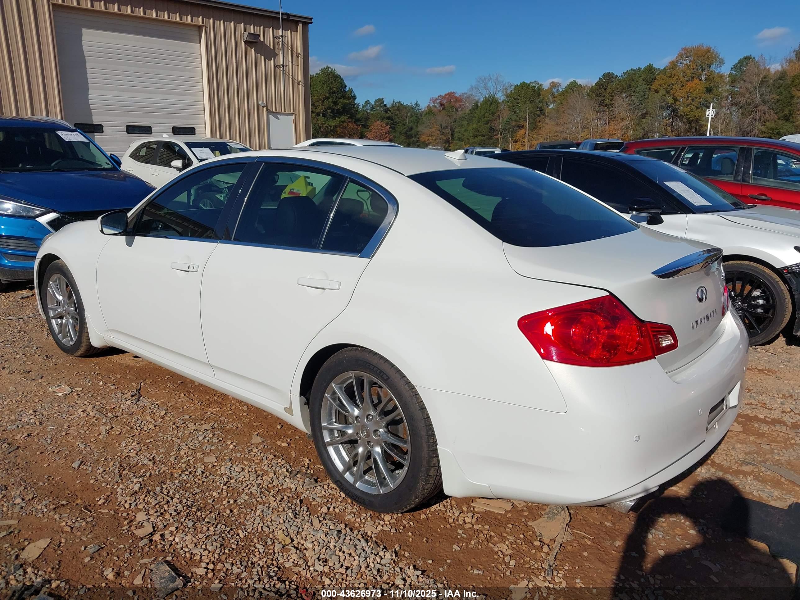 INFINITI G37 image 3