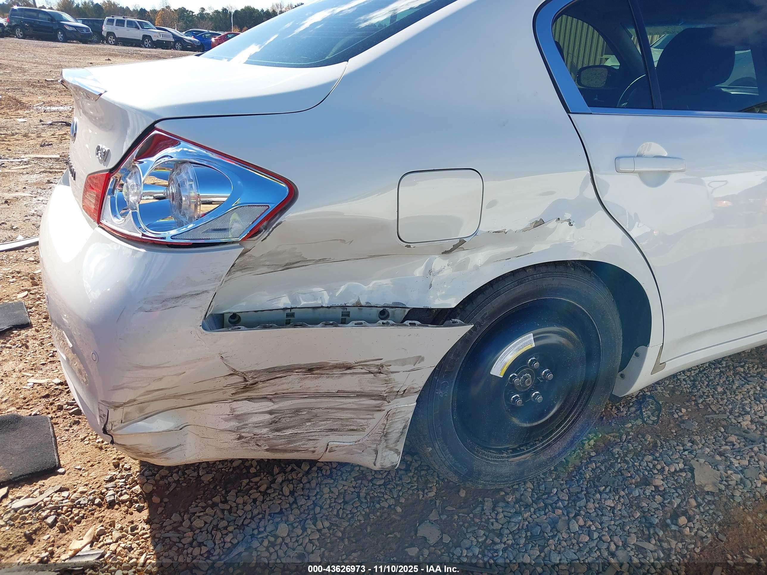 INFINITI G37 image 6