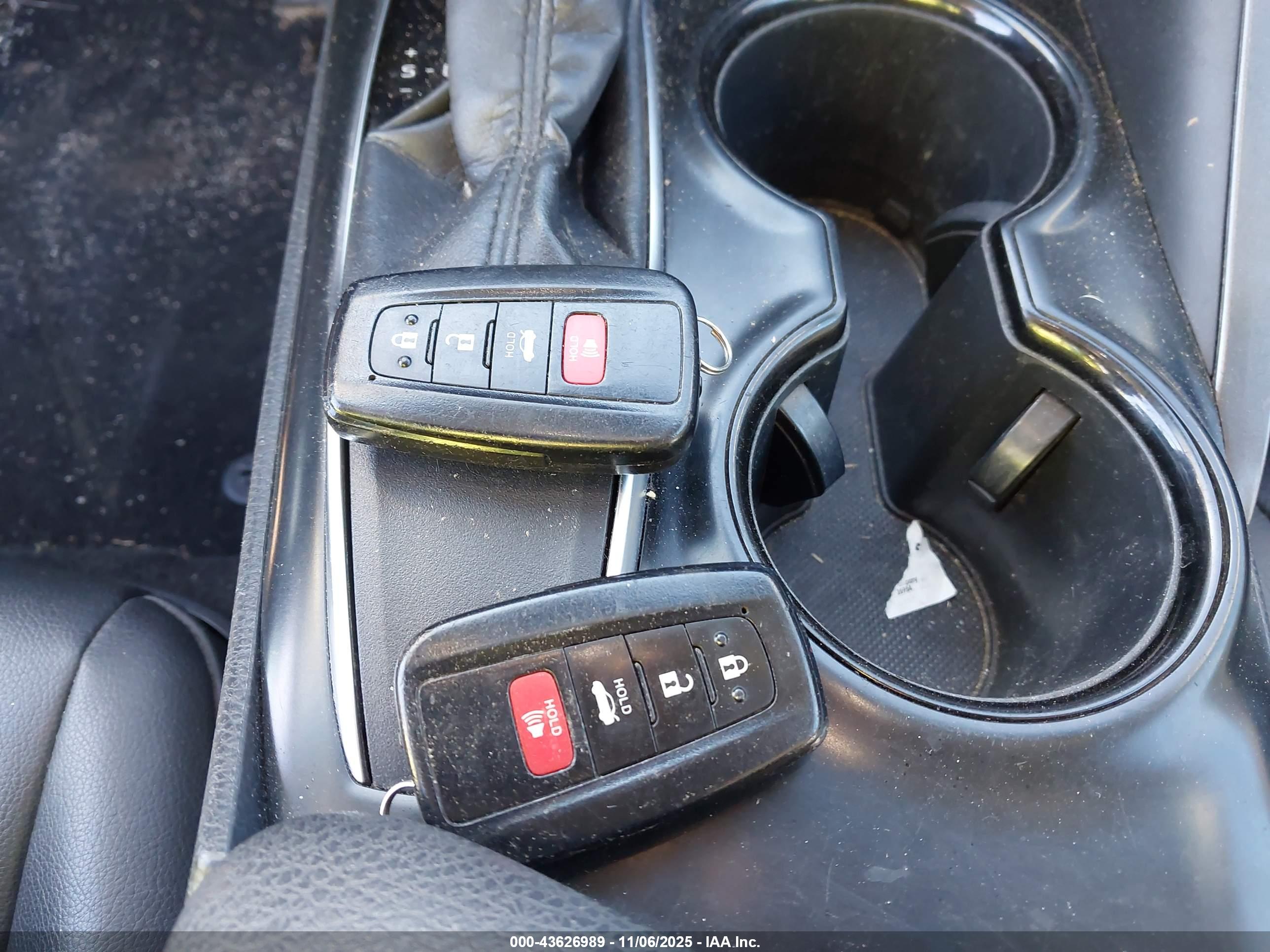 TOYOTA CAMRY image 11