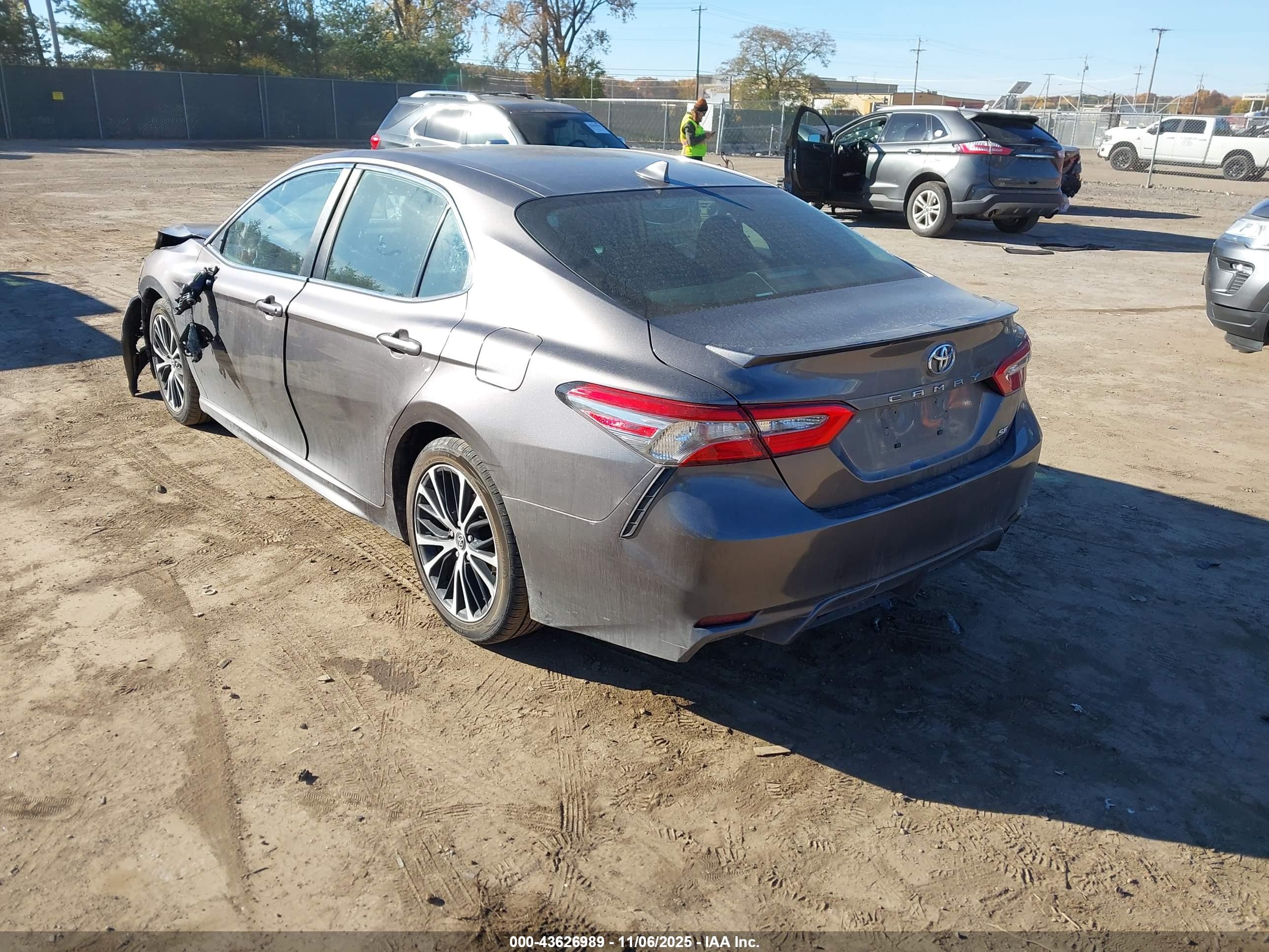 TOYOTA CAMRY image 3