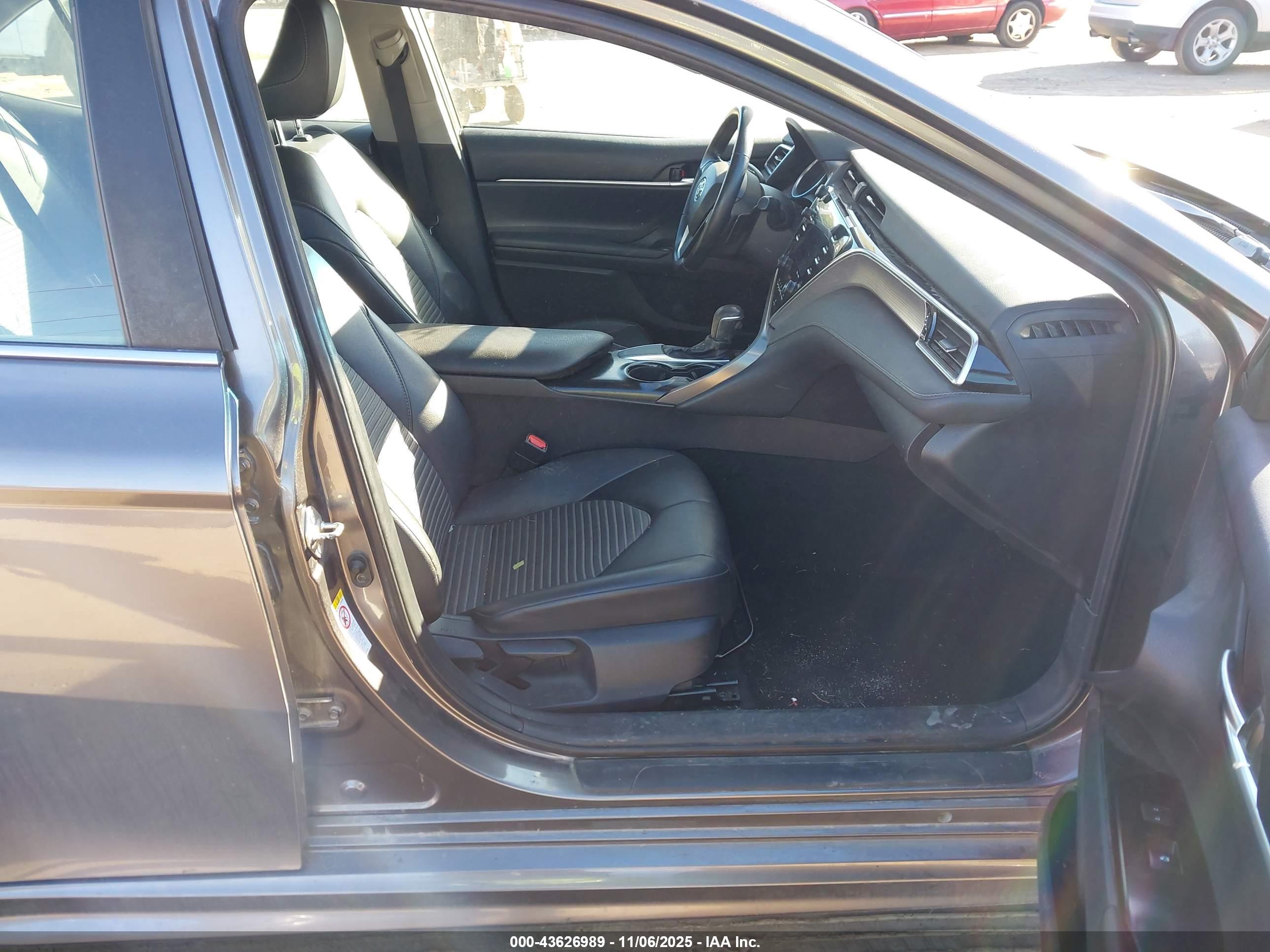 TOYOTA CAMRY image 5