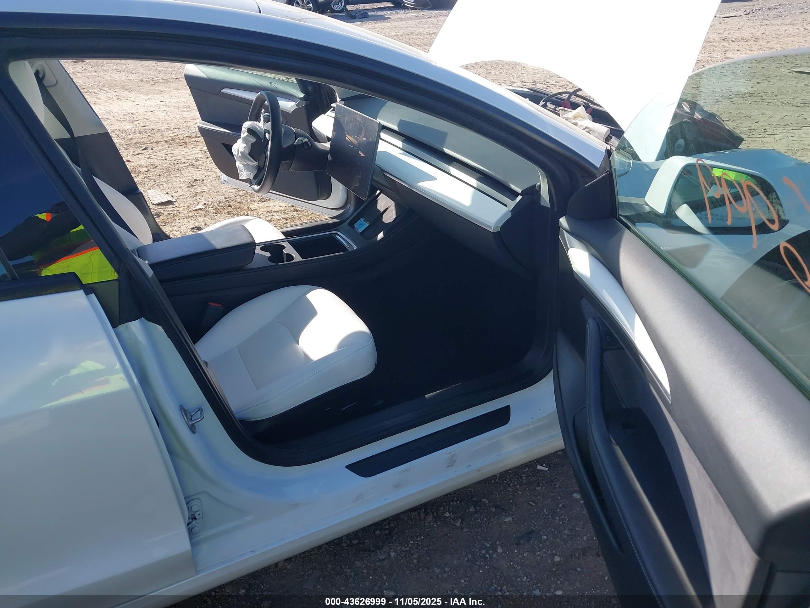 TESLA MODEL image 5