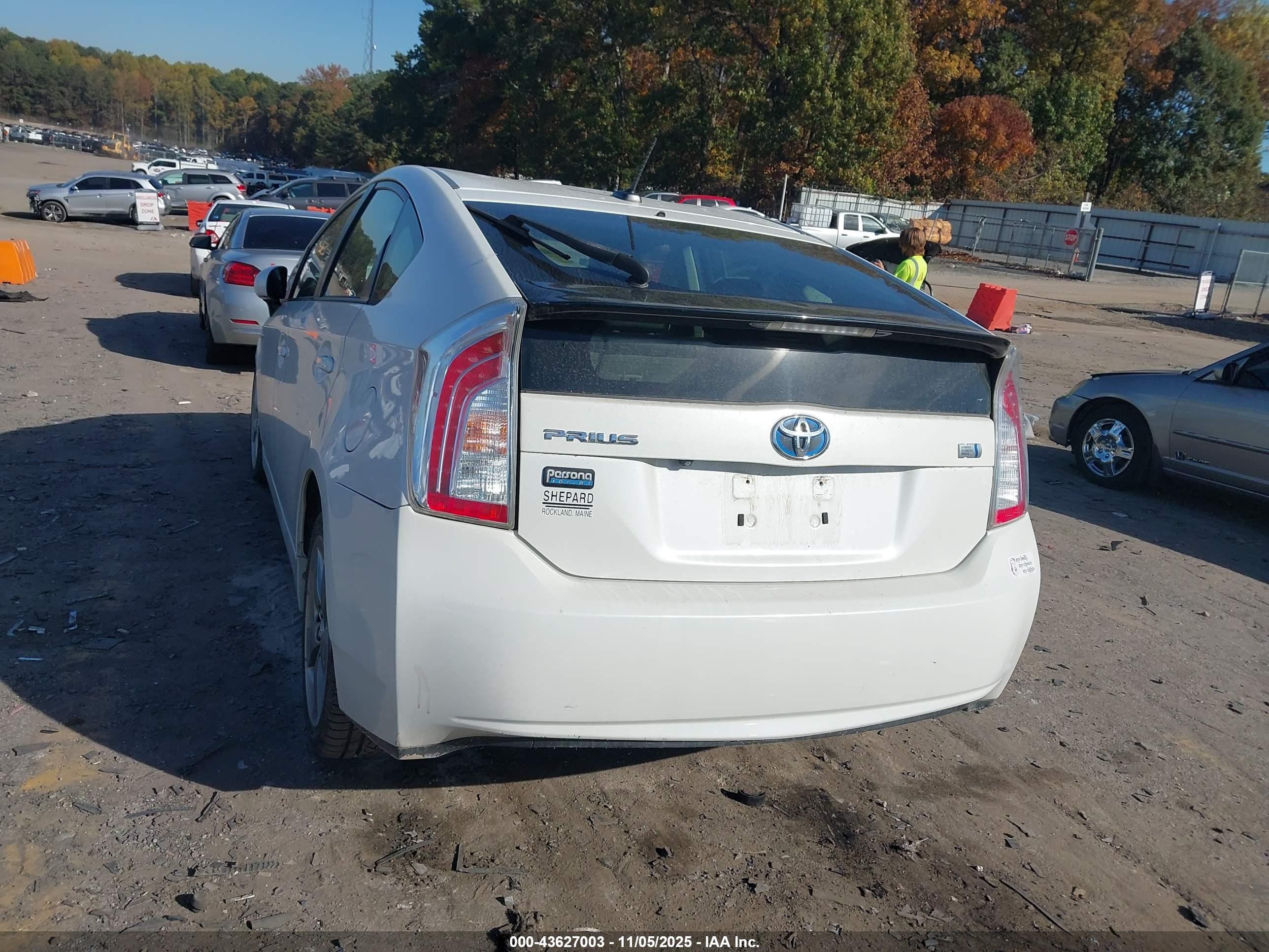 TOYOTA PRIUS image 3
