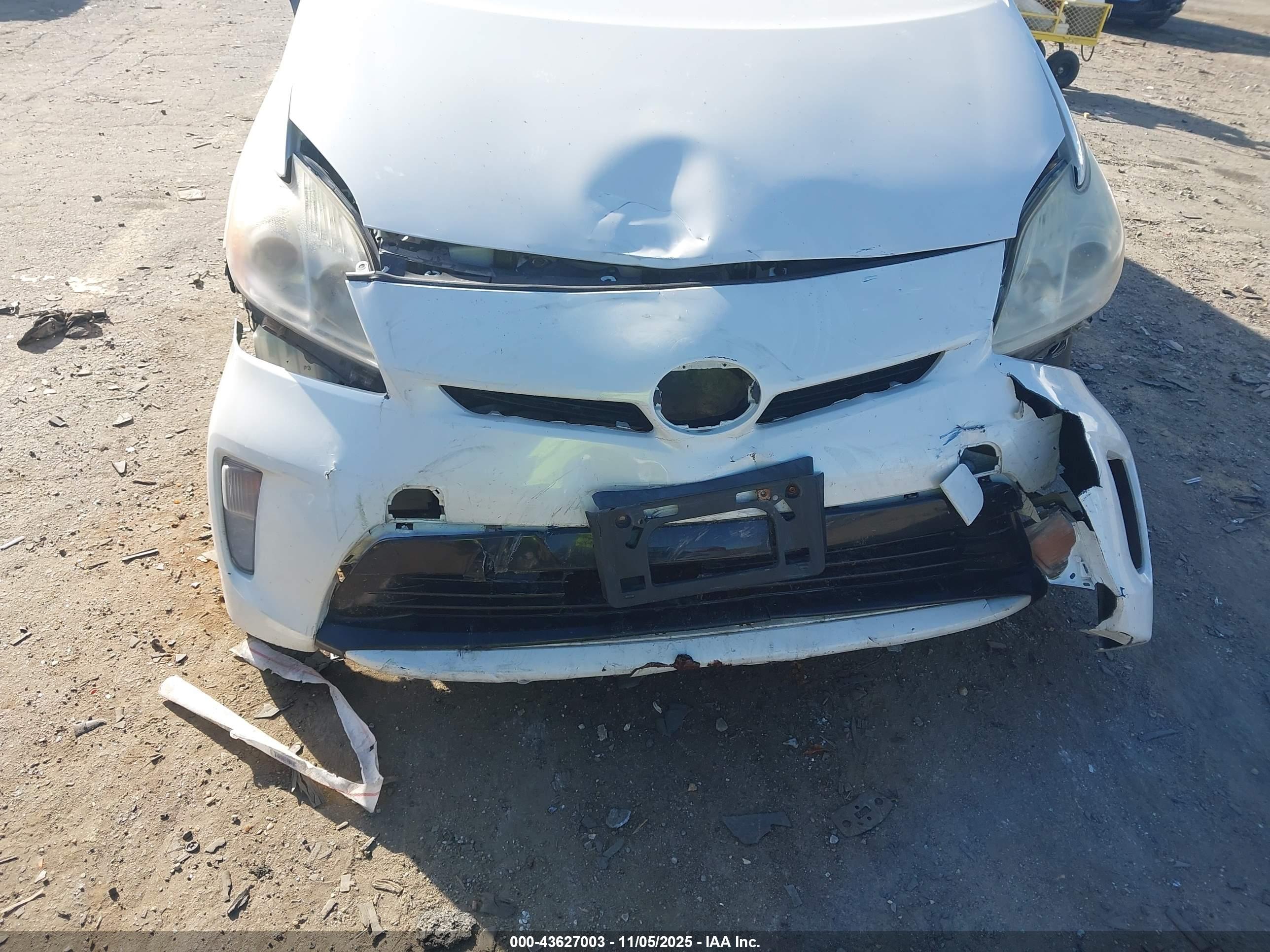 TOYOTA PRIUS image 6