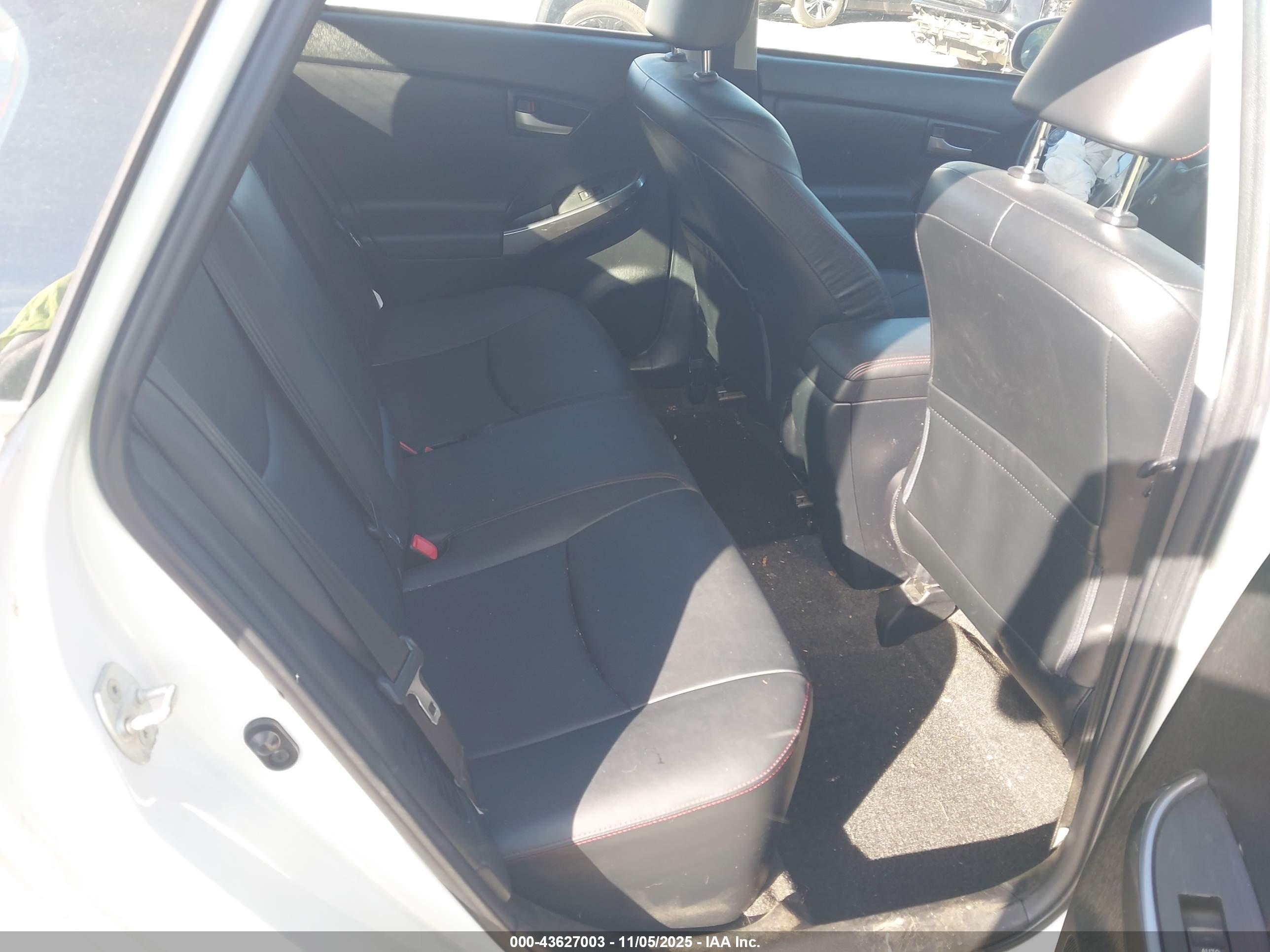 TOYOTA PRIUS image 8